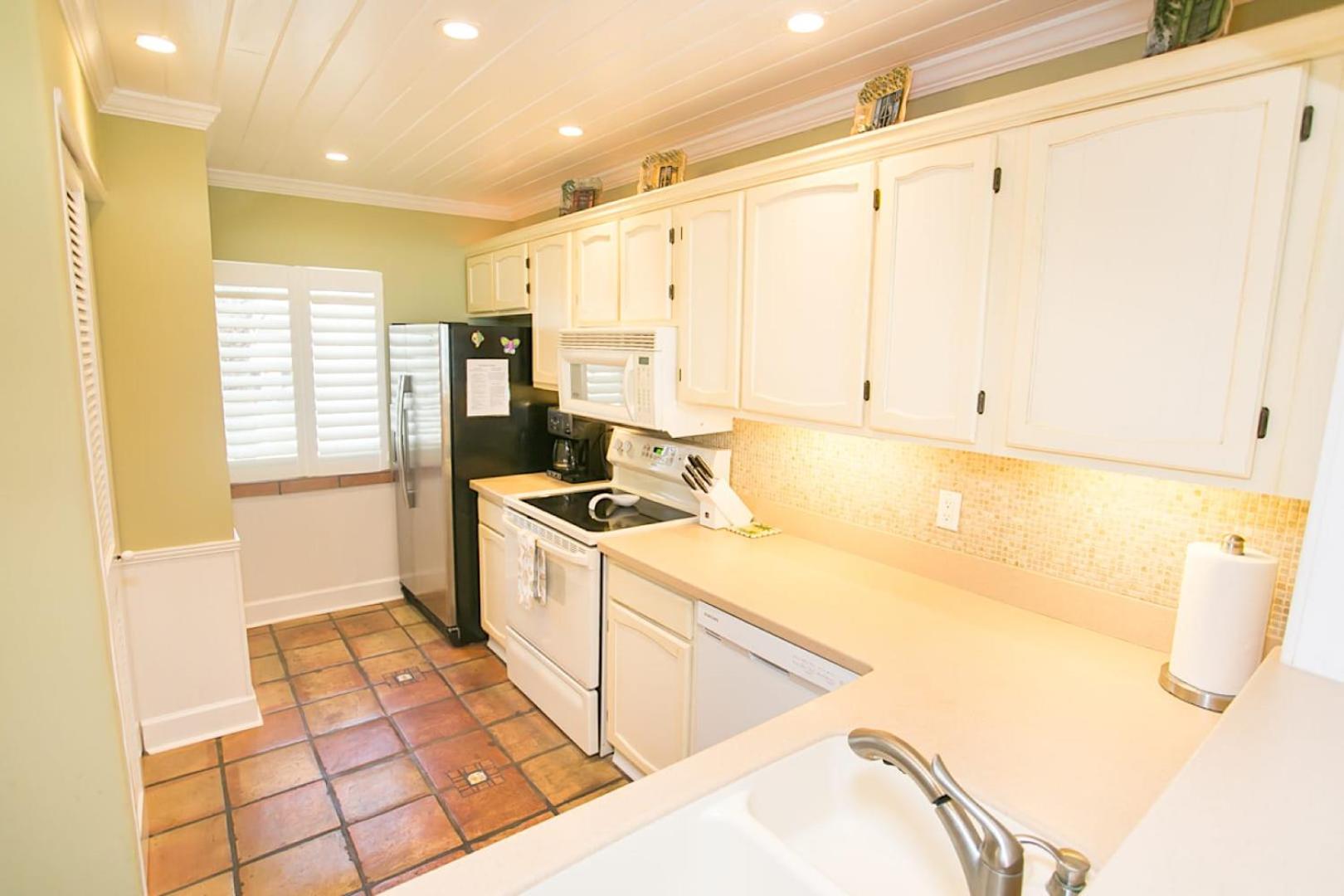 OceanView Haven Chic Cozy for 5 in St Aug view 4