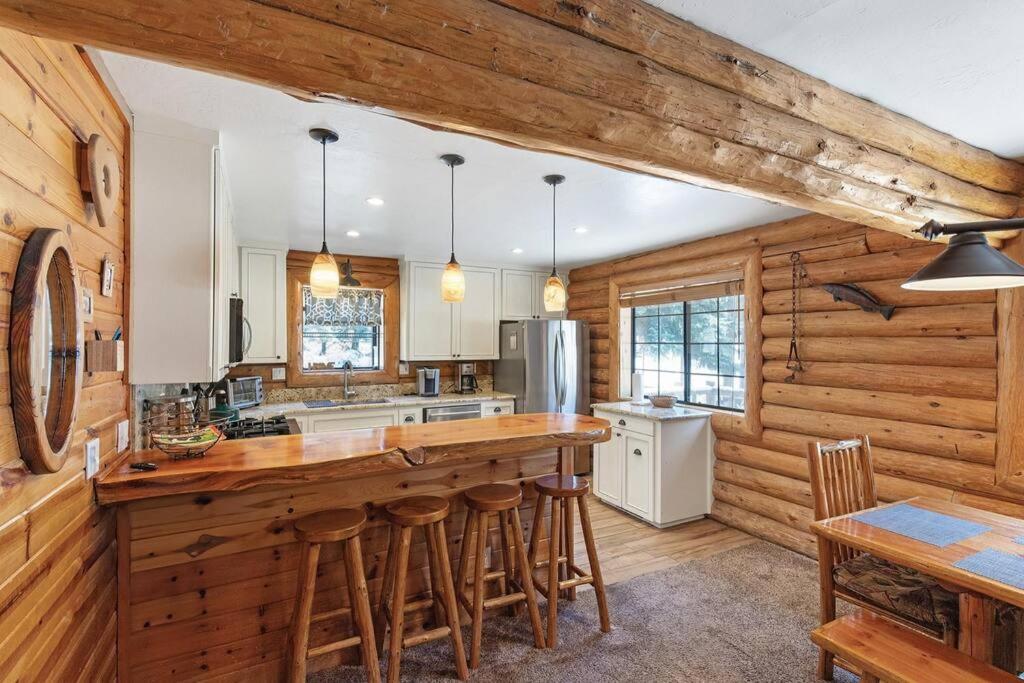 Bear Mountain Log Lodge view 4