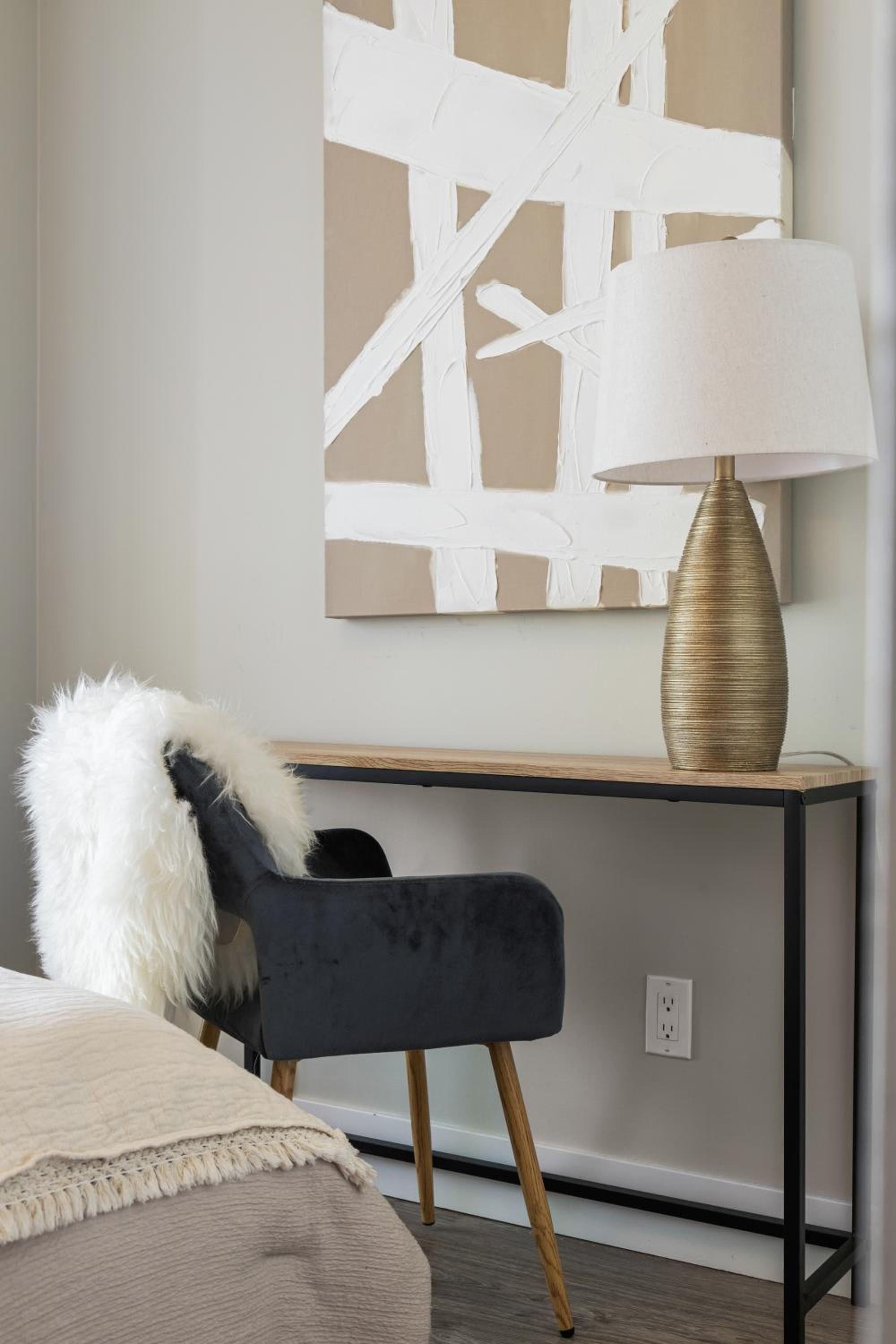 Modern Suite Calgary Downtown 5 min walk Stampede
