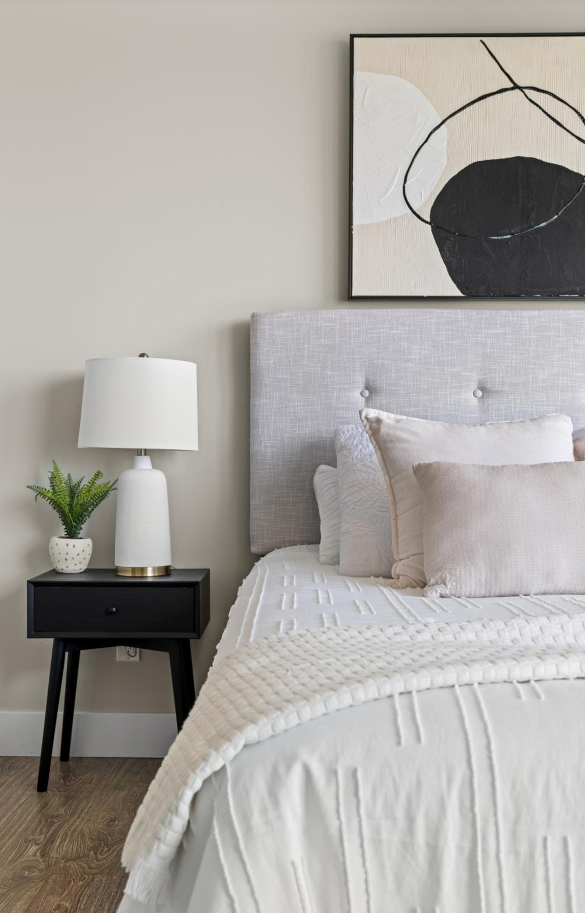 Modern Suite Calgary Downtown 5 min walk Stampede