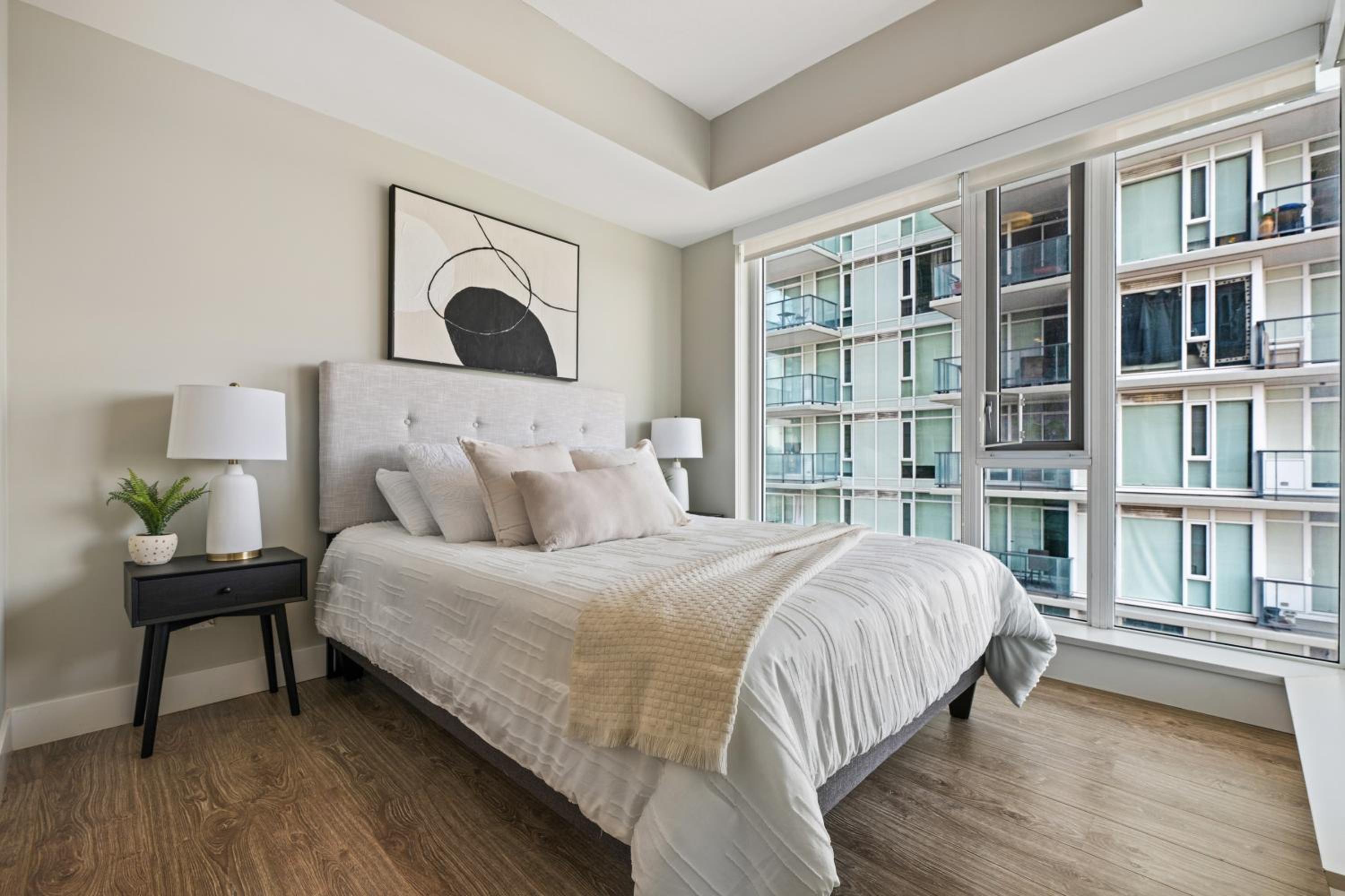Modern Suite Calgary Downtown 5 min walk Stampede