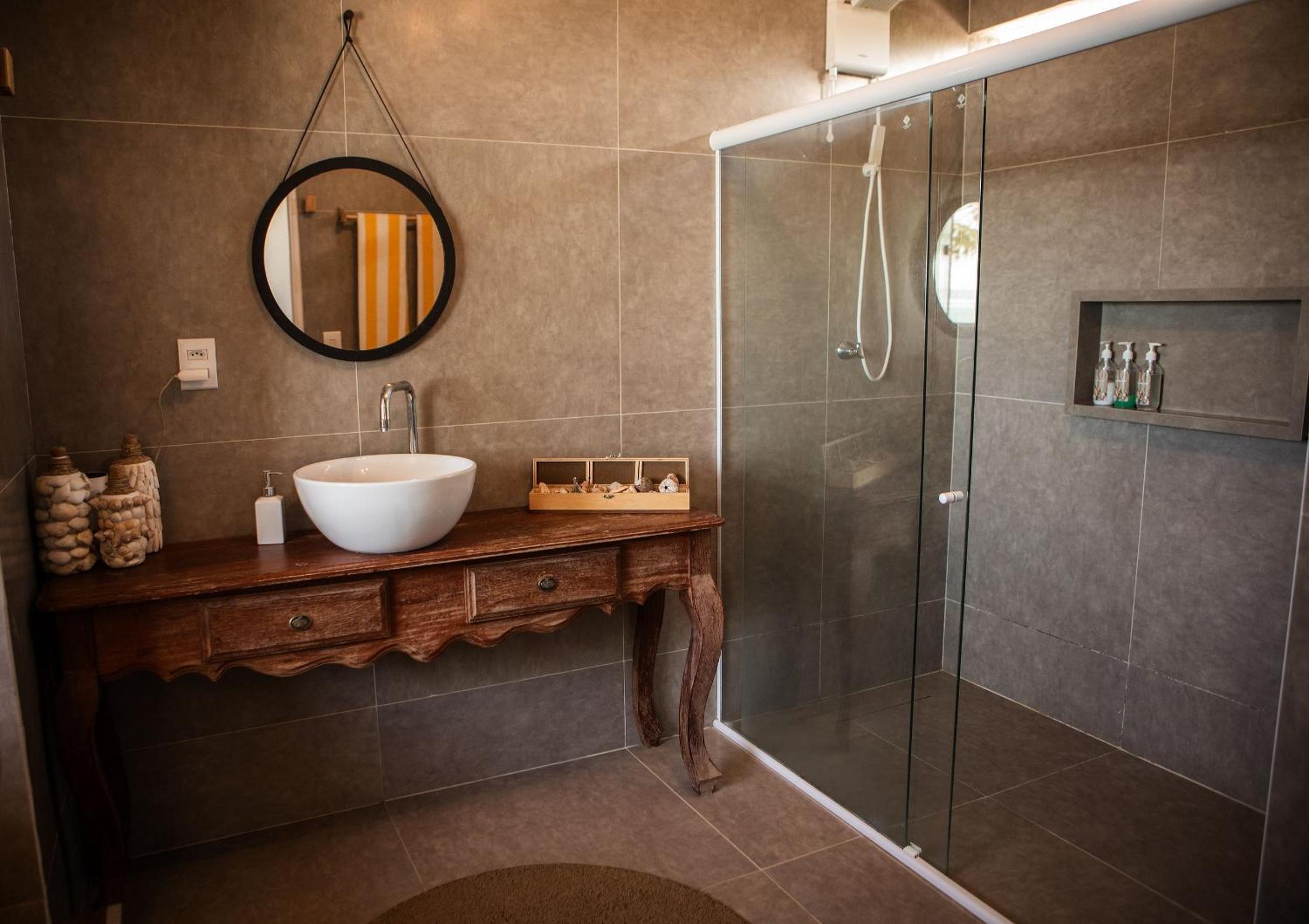Casa com 5 suítes, sauna, piscina e área gourmet