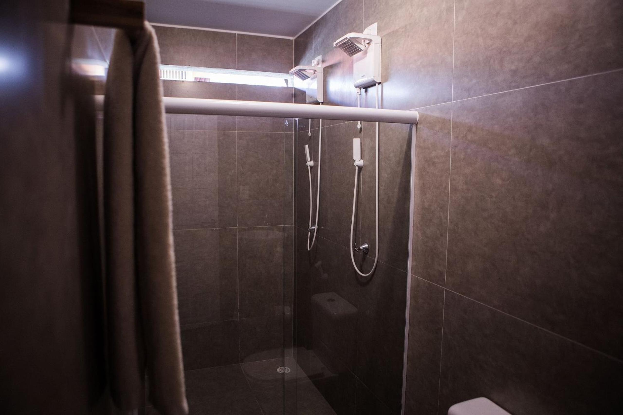 Casa com 5 suítes, sauna, piscina e área gourmet