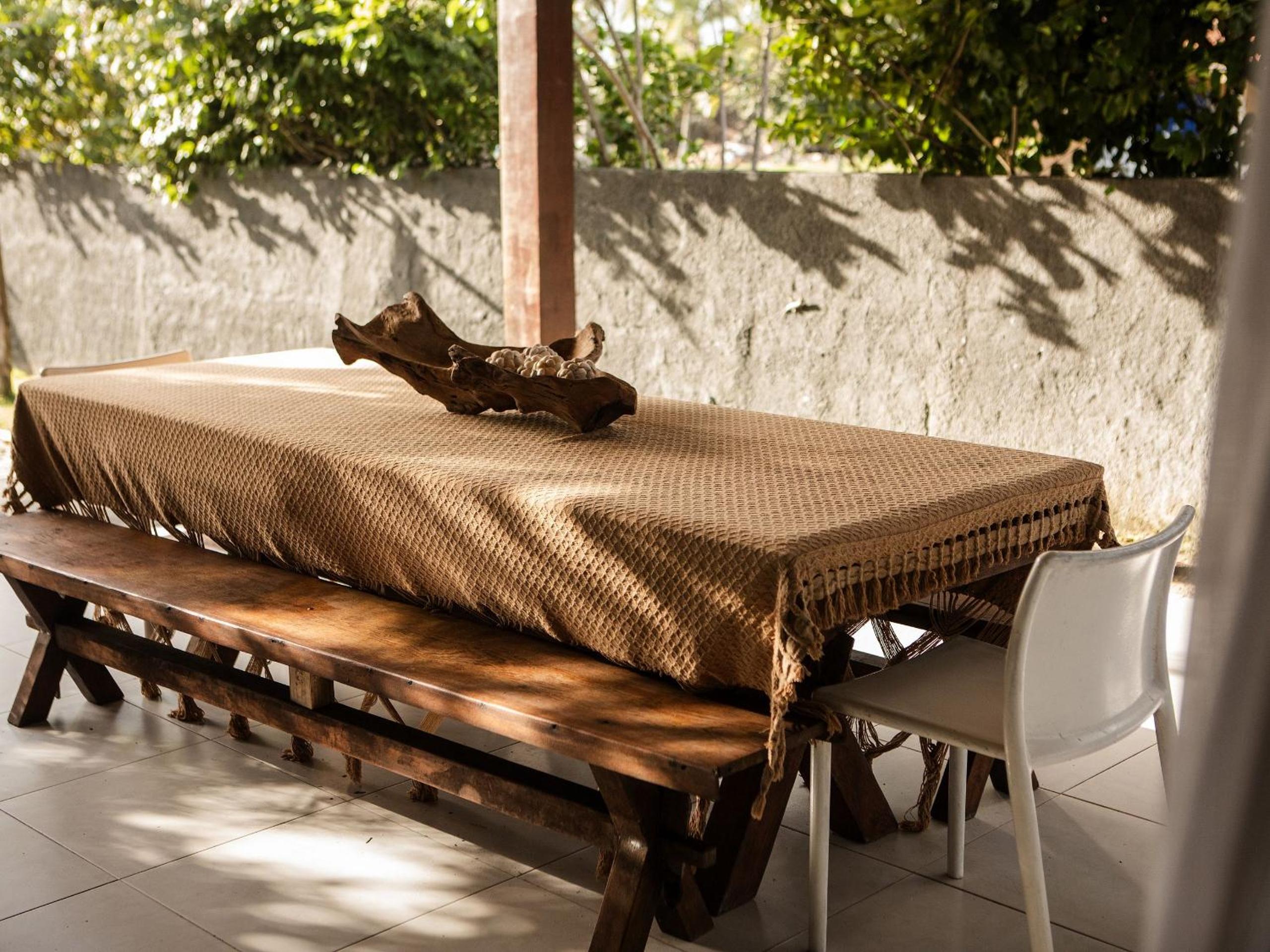 Casa com 5 suítes, sauna, piscina e área gourmet