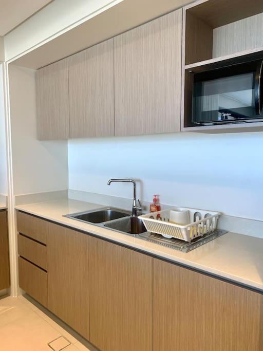 Elegant 3 BR APT footsteps from a mall & a beach