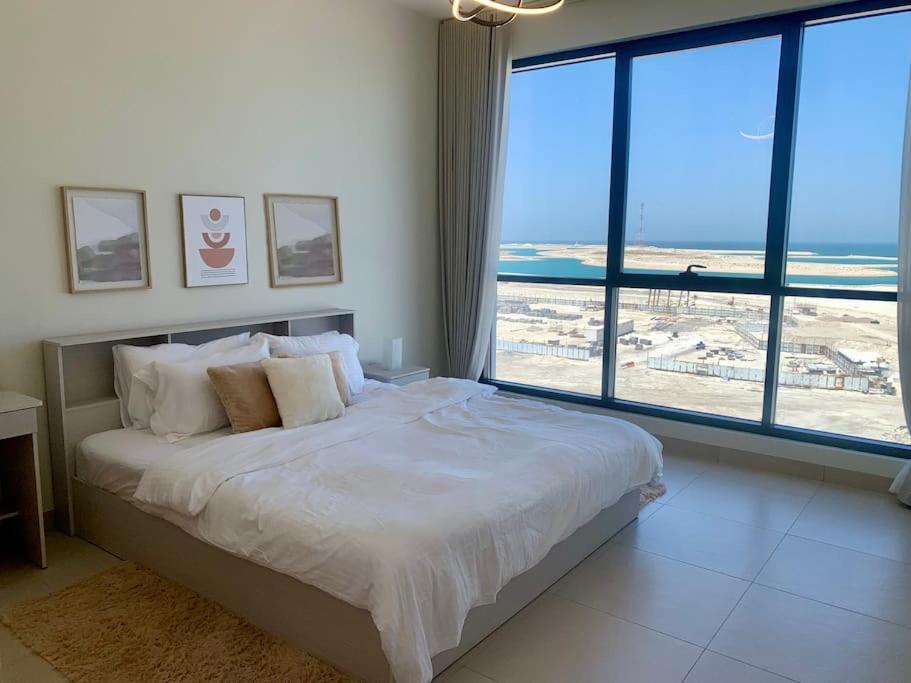 Elegant 3 BR APT footsteps from a mall & a beach