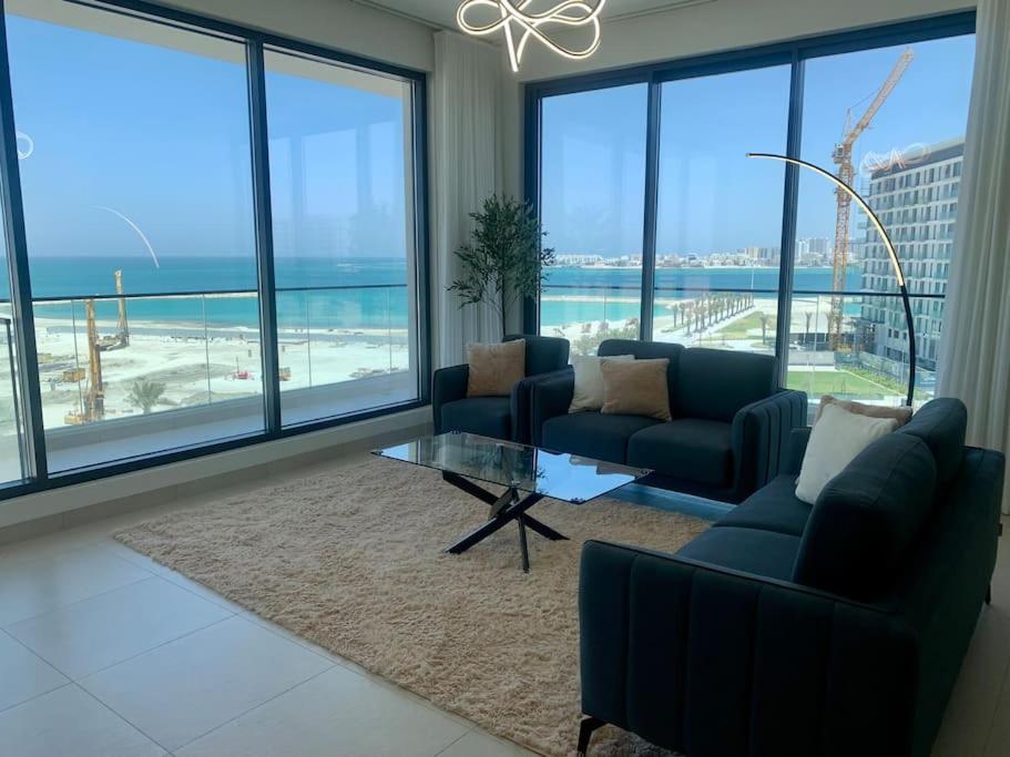 Elegant 3 BR APT footsteps from a mall & a beach