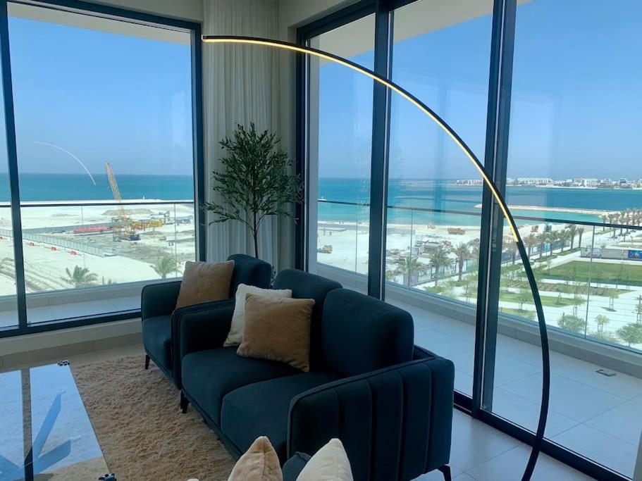 Elegant 3 BR APT footsteps from a mall & a beach