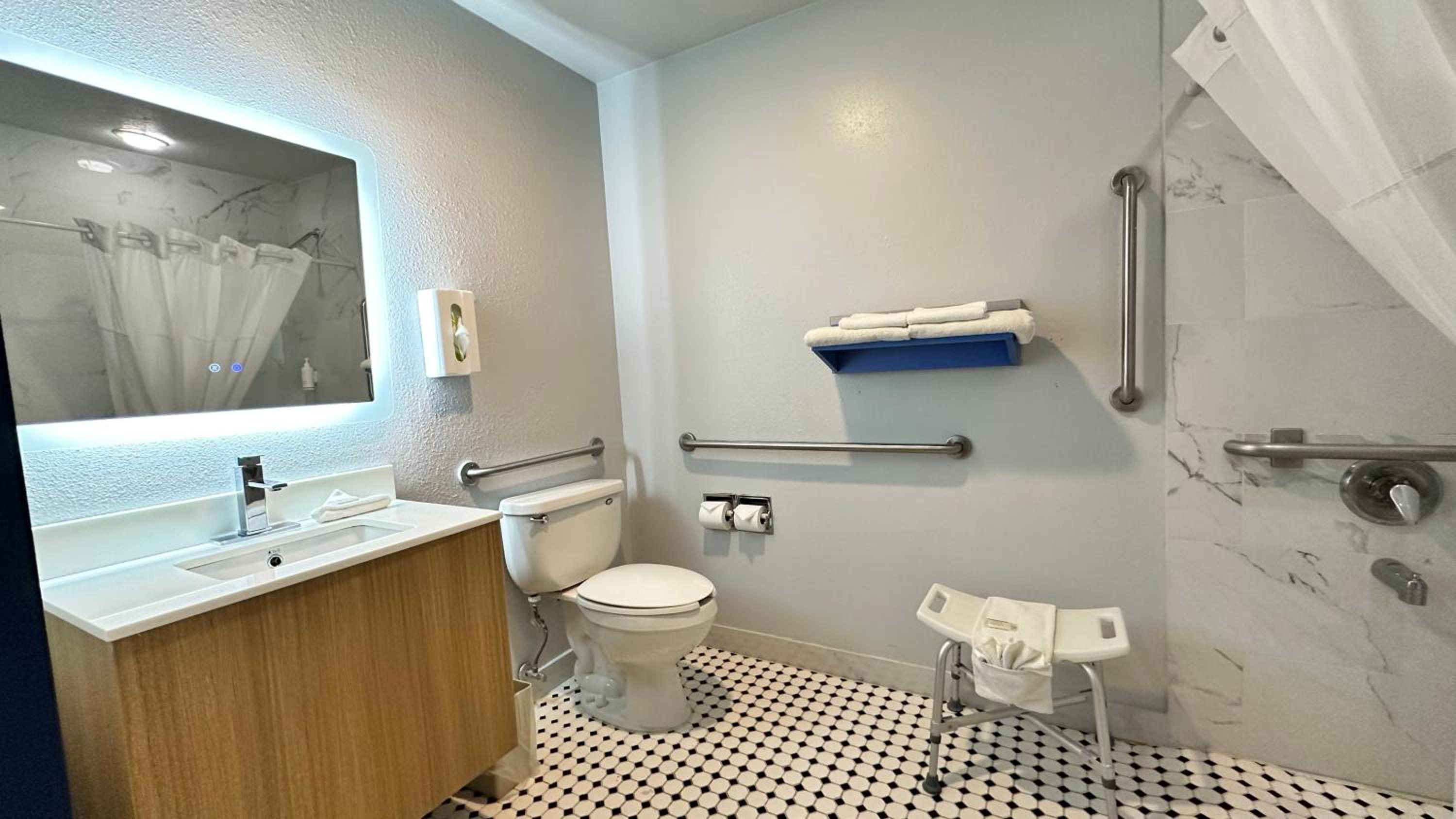 Gallup Vacations - Microtel Inn  Suites by Wyndham Gallup - PET FRIENDLY - Property Image 1
