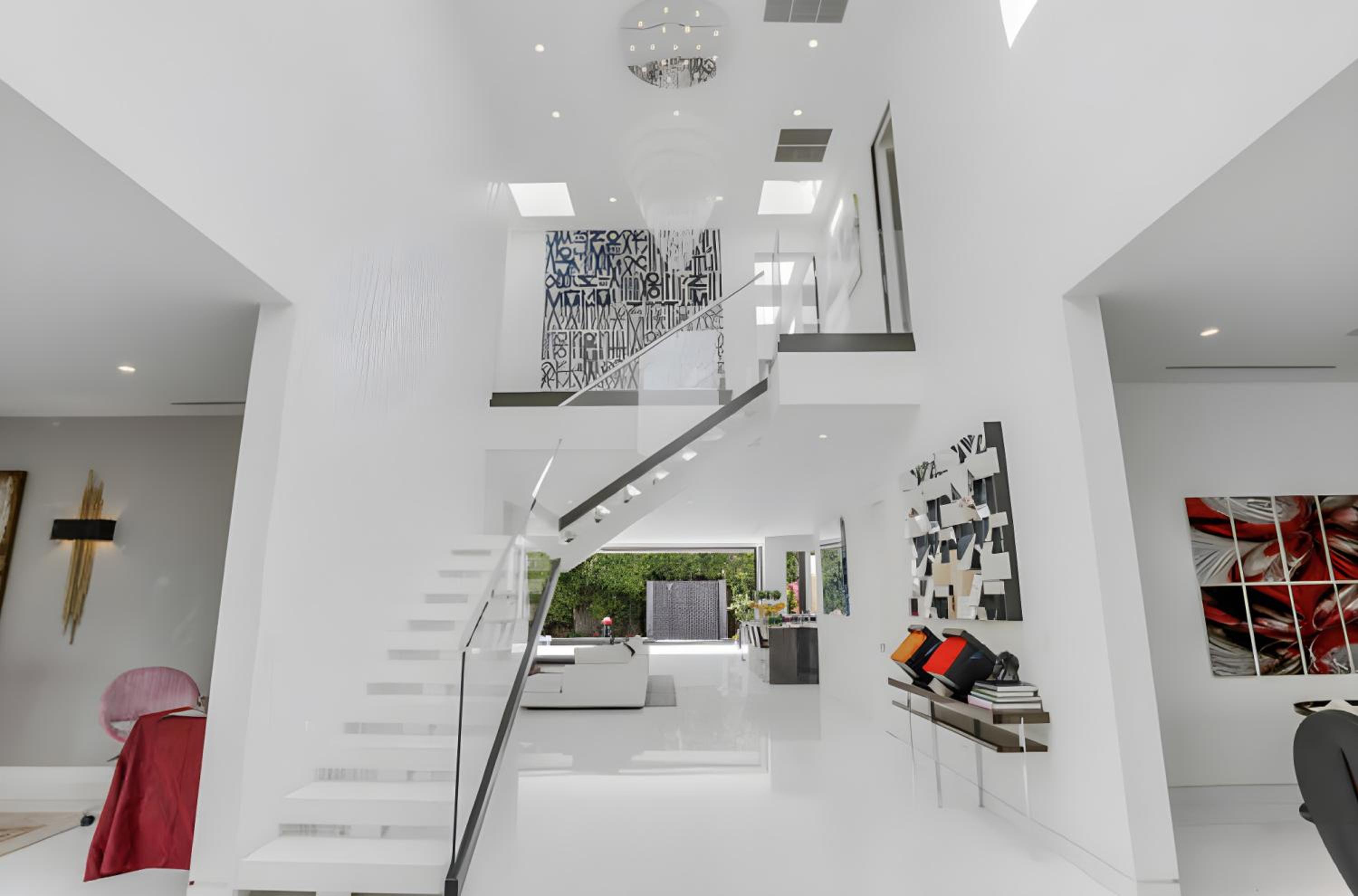 Sleek Grand Villa in Beverly Hills