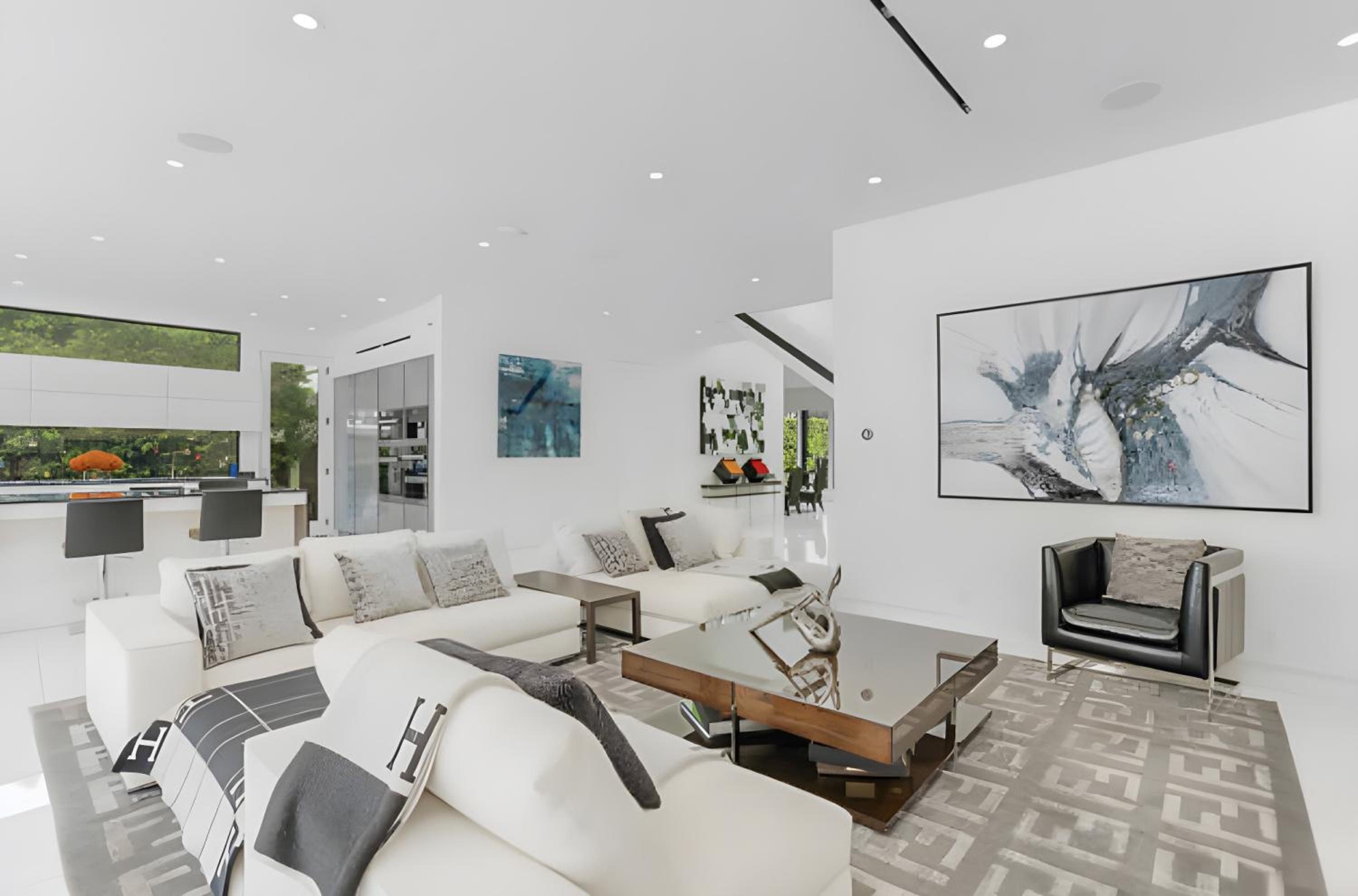 Sleek Grand Villa in Beverly Hills
