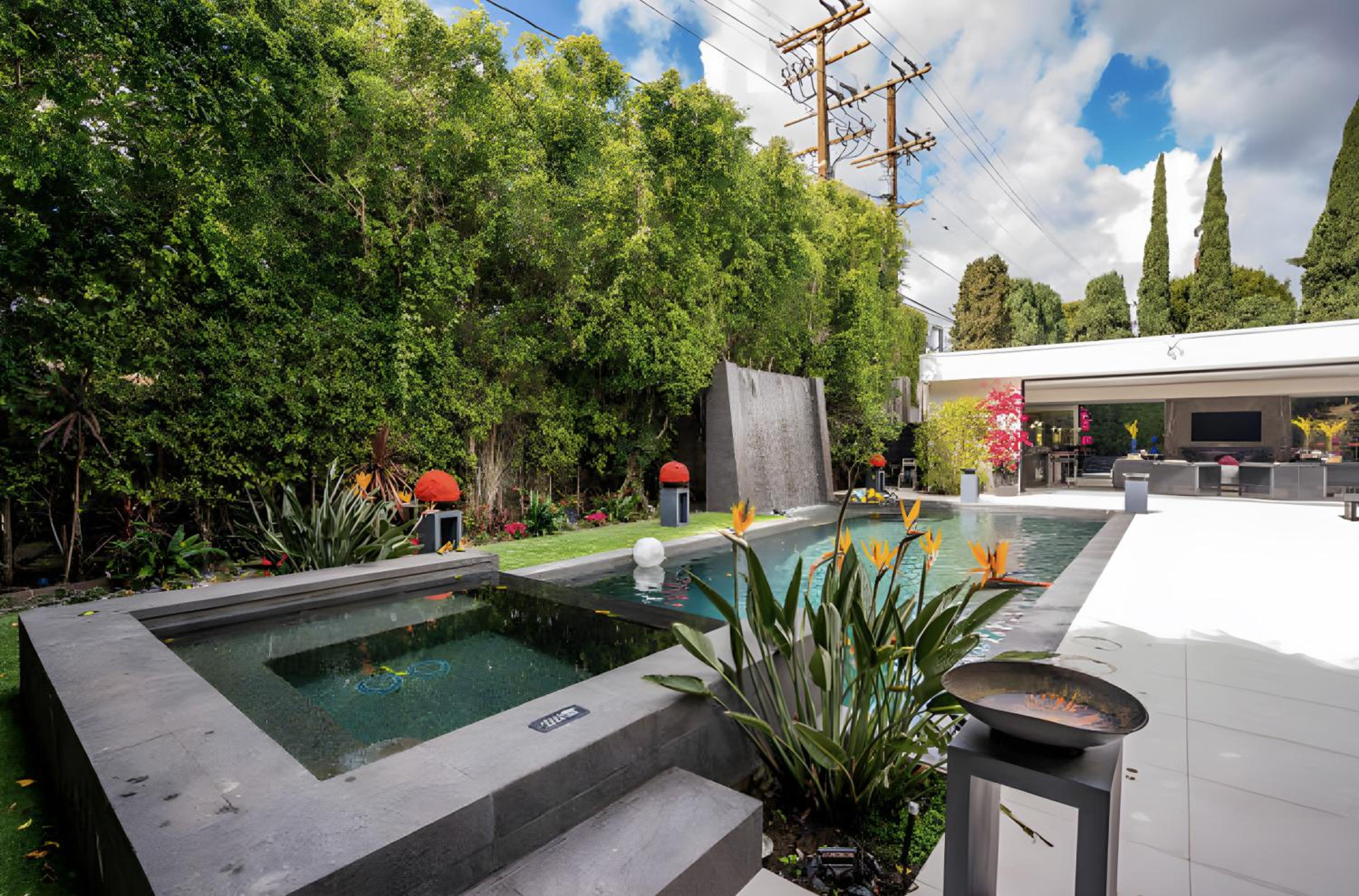 Sleek Grand Villa in Beverly Hills