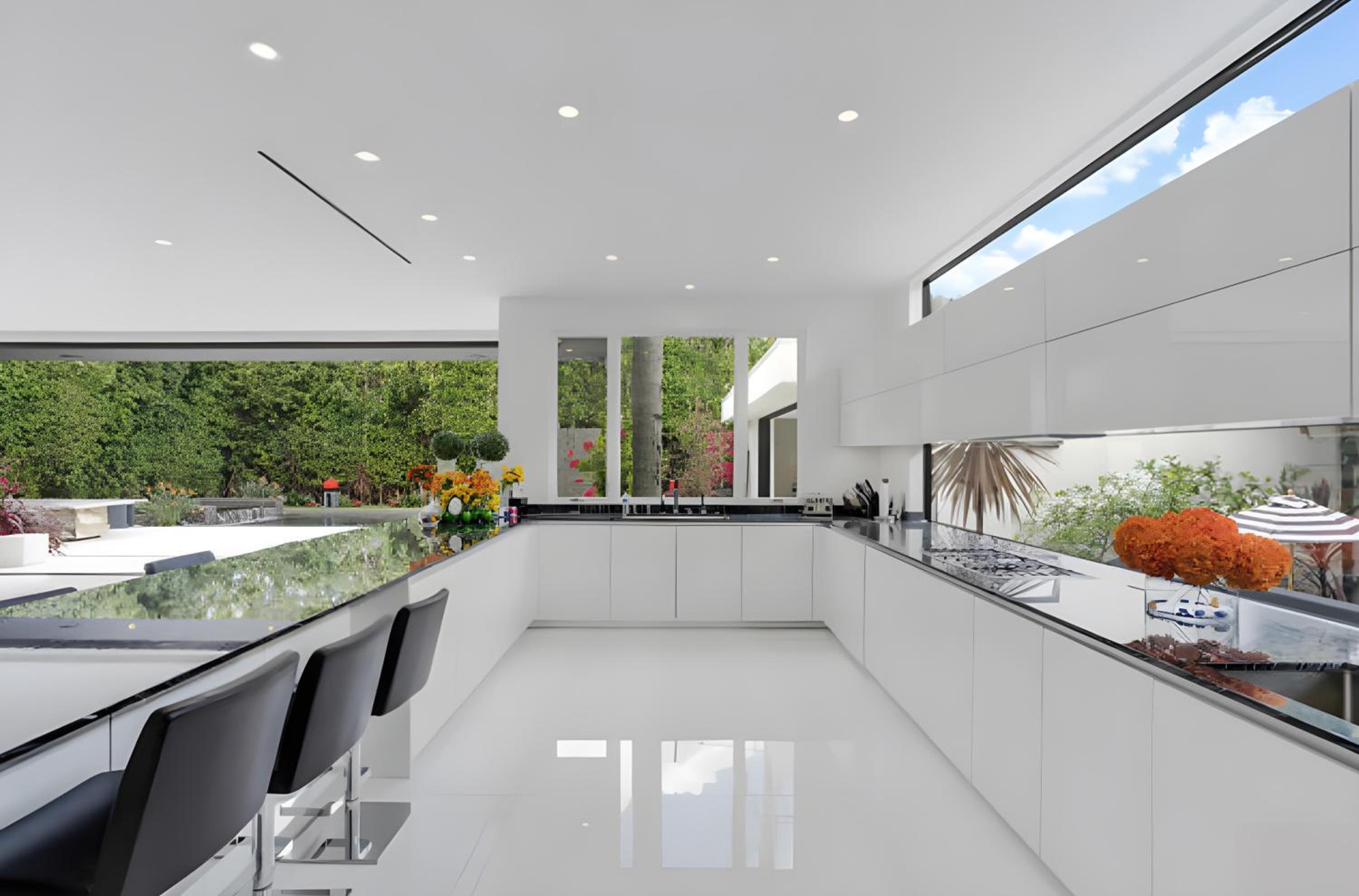 Sleek Grand Villa in Beverly Hills