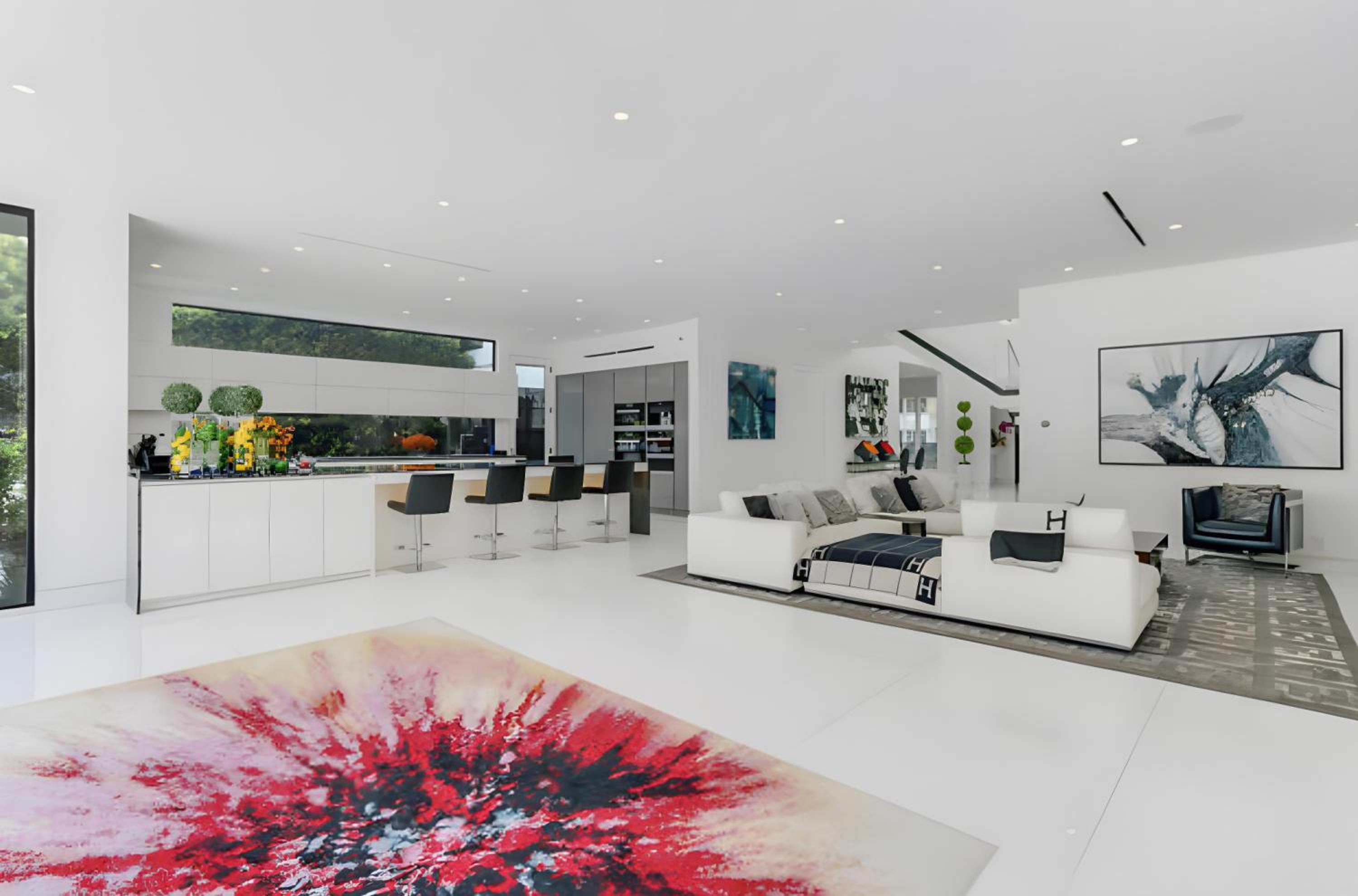 Sleek Grand Villa in Beverly Hills