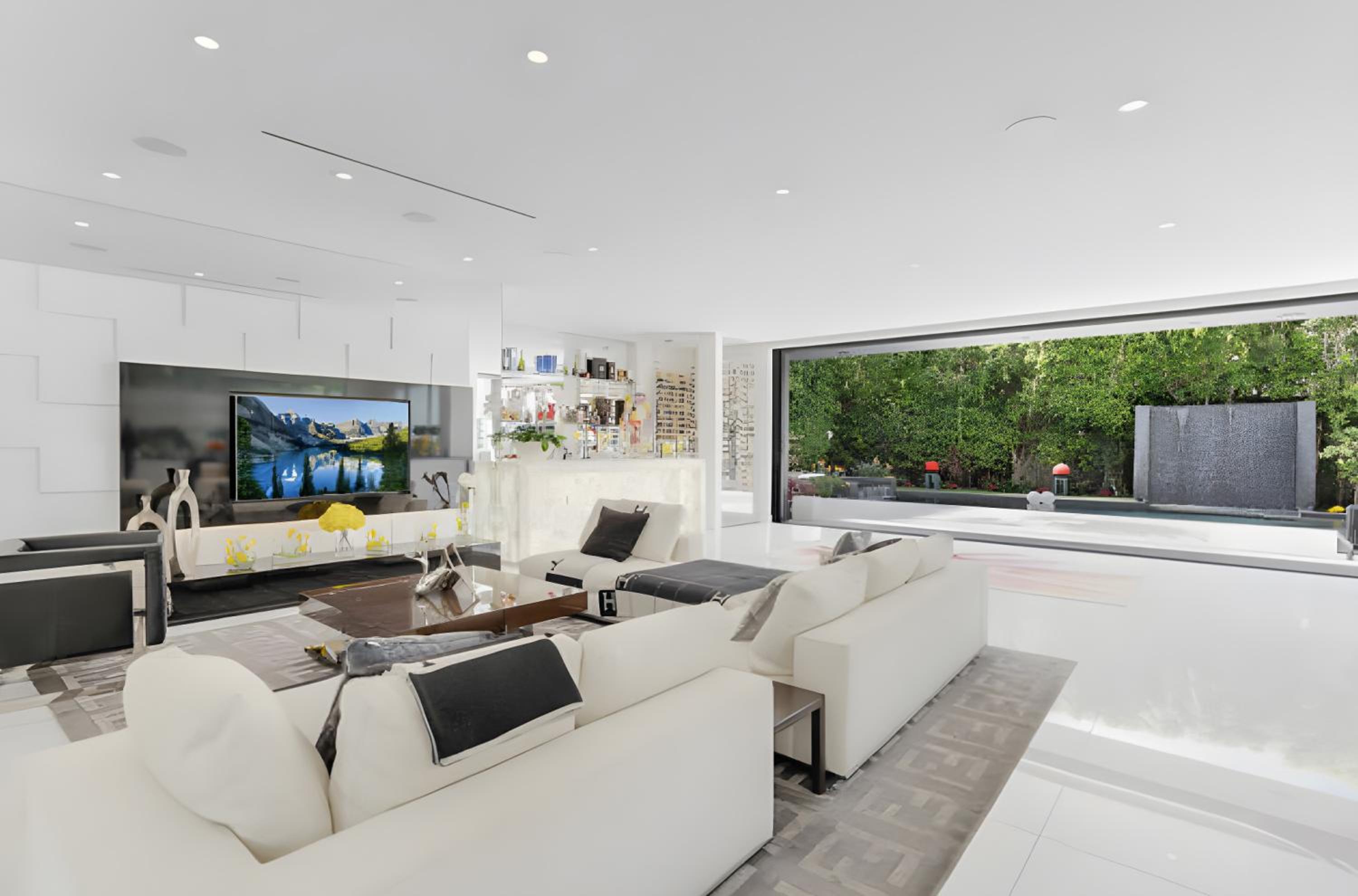 Sleek Grand Villa in Beverly Hills