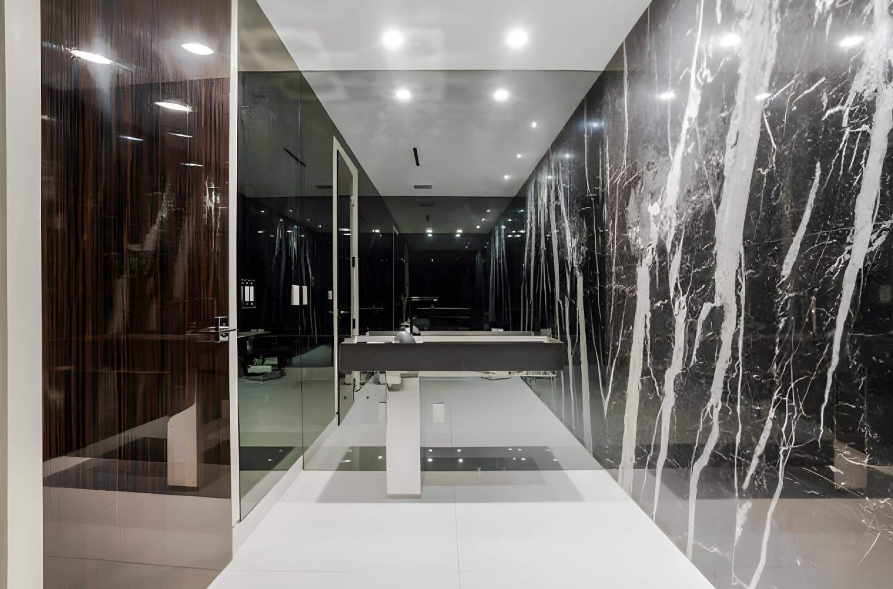 Sleek Grand Villa in Beverly Hills
