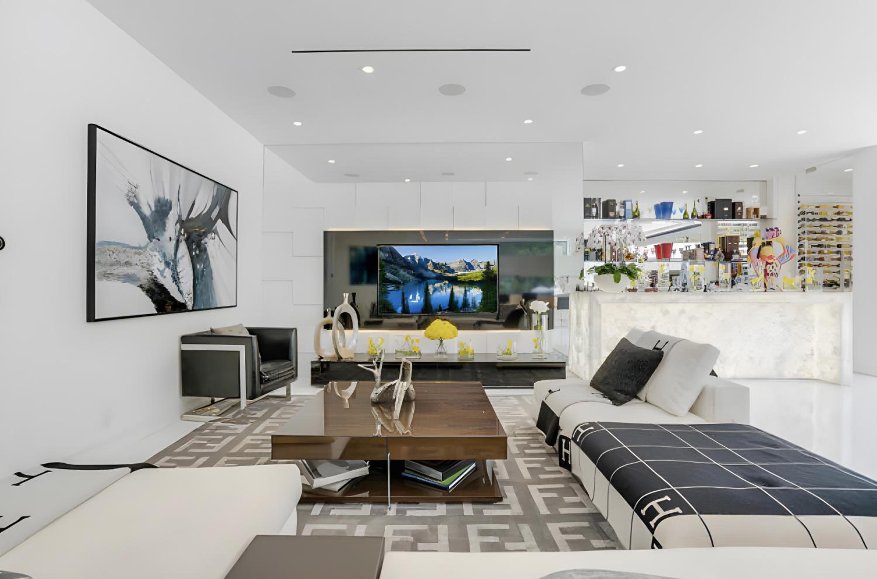 Sleek Grand Villa in Beverly Hills