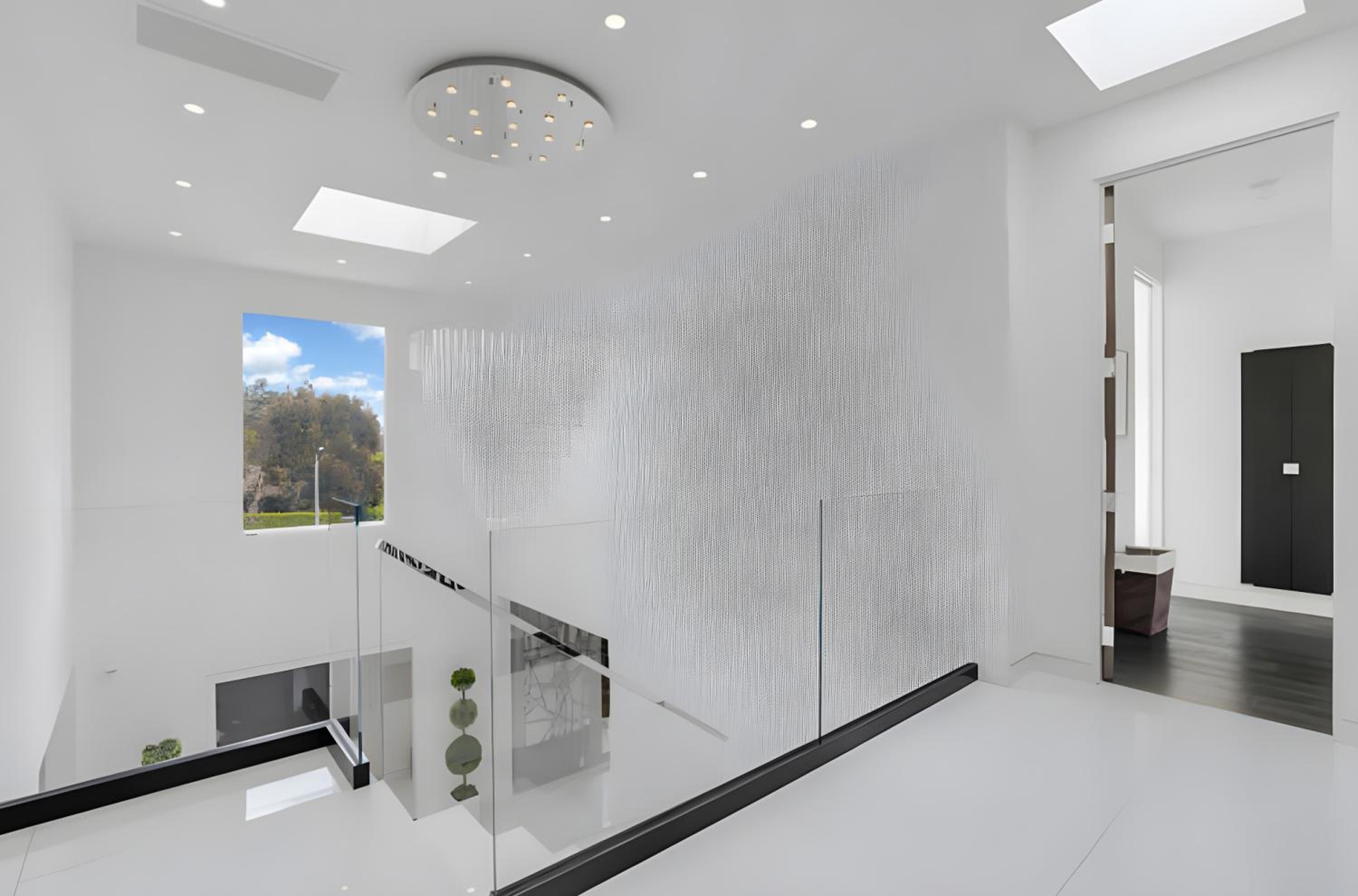 Sleek Grand Villa in Beverly Hills