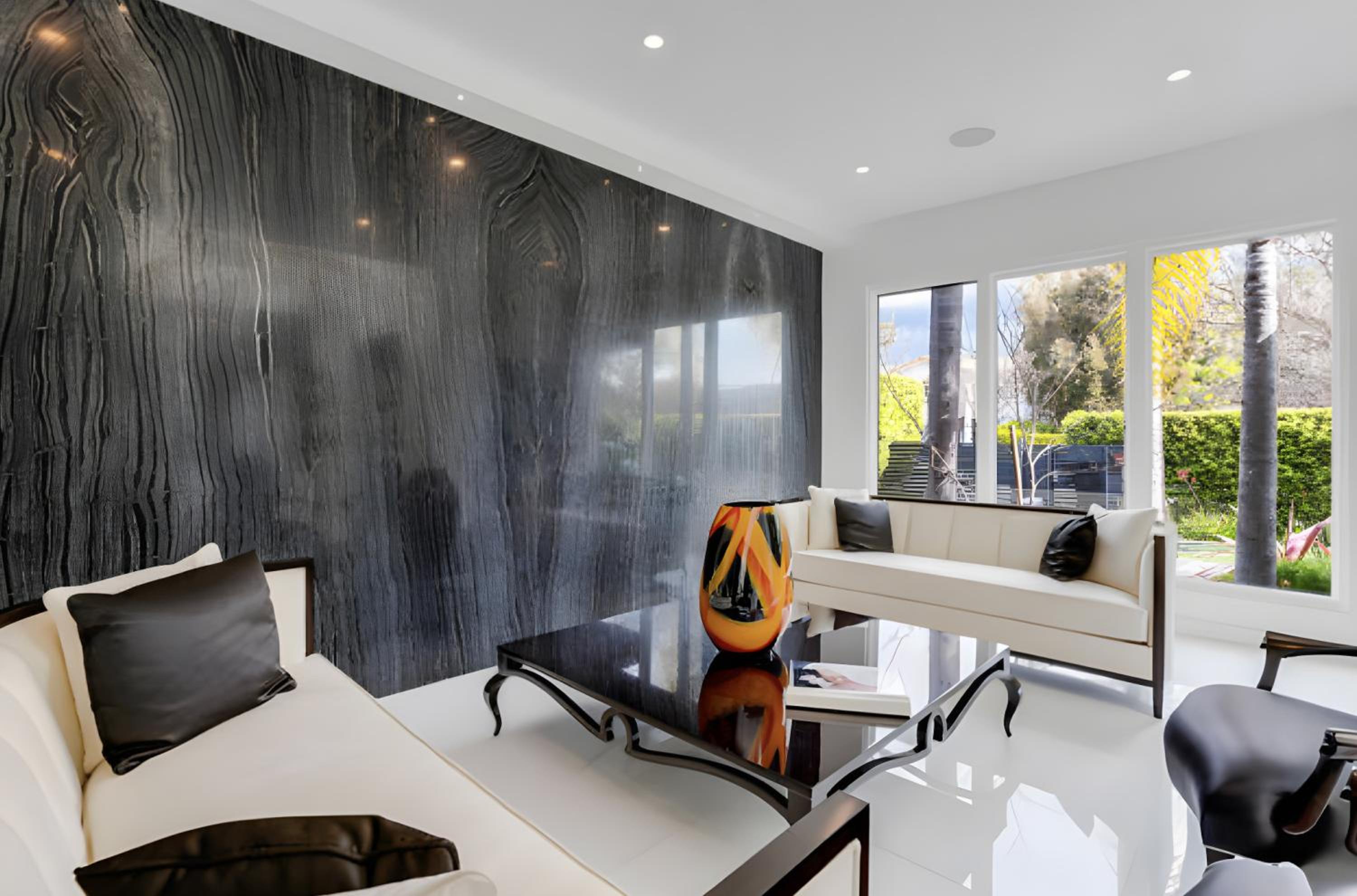 Sleek Grand Villa in Beverly Hills