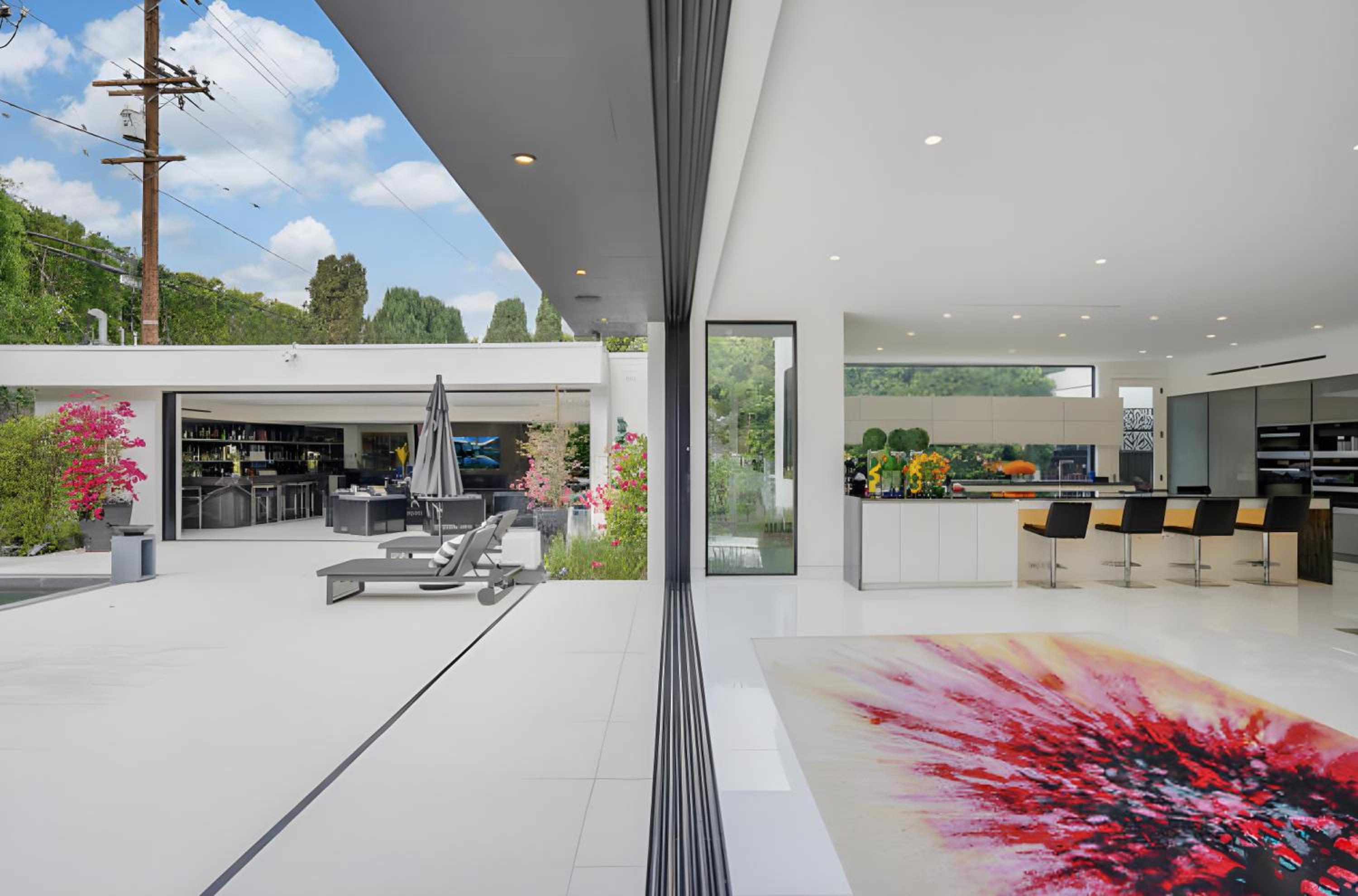 Sleek Grand Villa in Beverly Hills