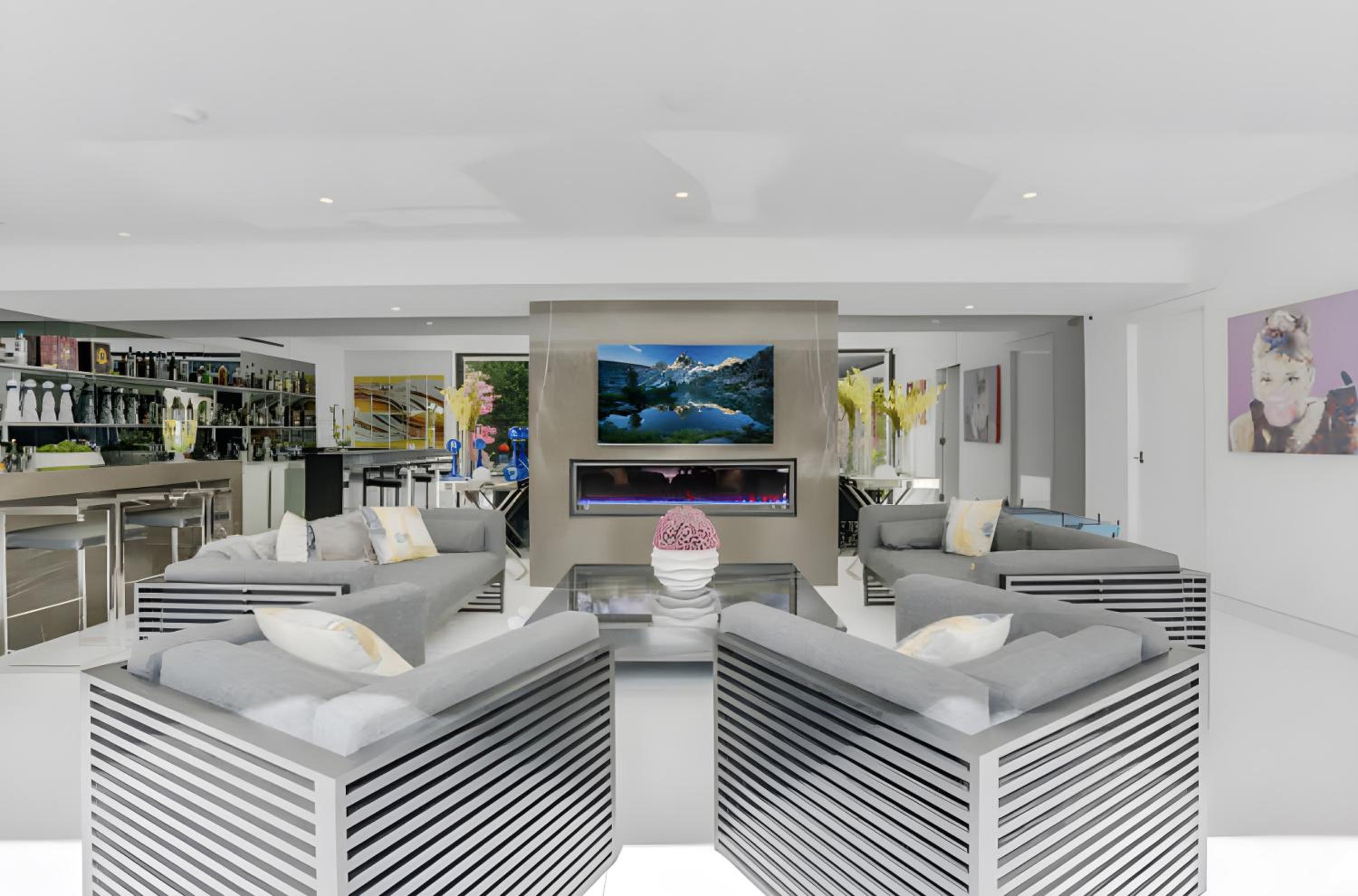 Sleek Grand Villa in Beverly Hills