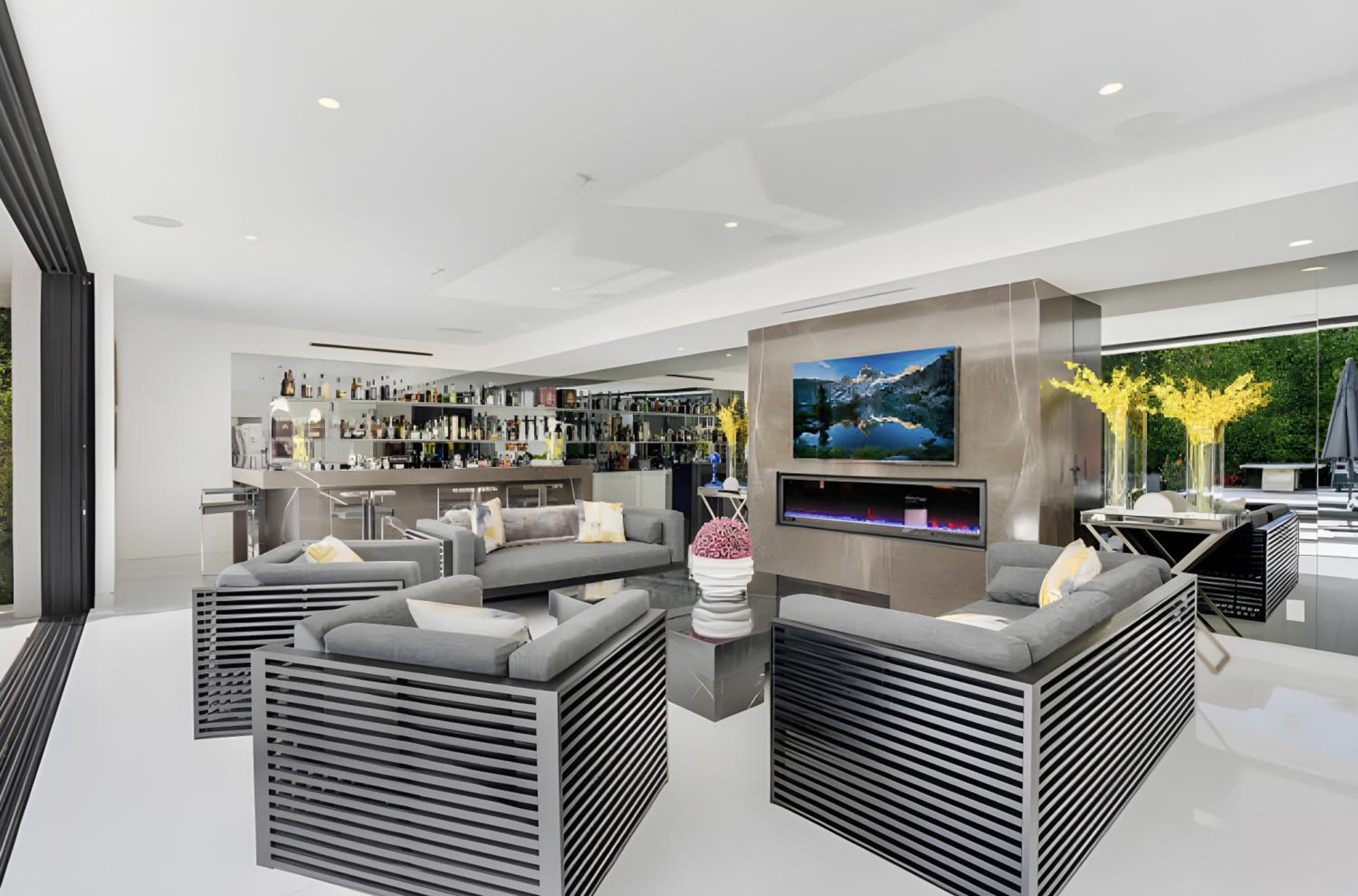 Sleek Grand Villa in Beverly Hills