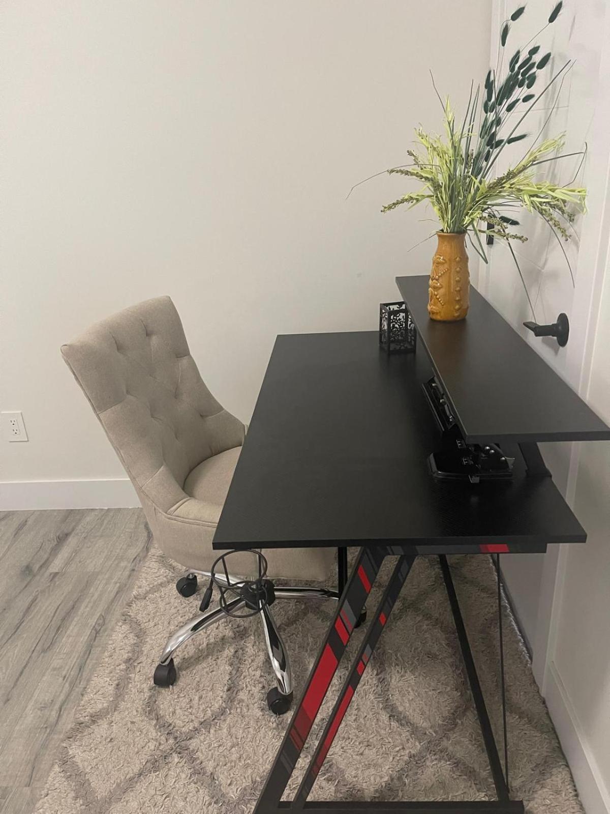 Brand-new three bedroom guest suite in the desirable neighbourhood