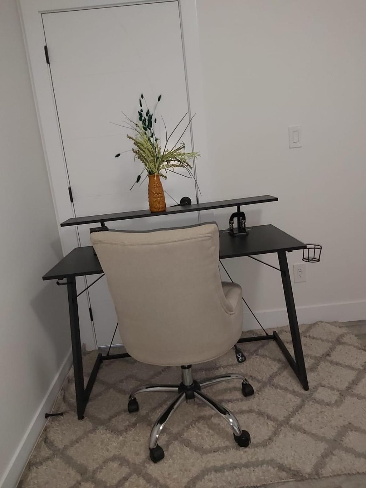 Brand-new three bedroom guest suite in the desirable neighbourhood