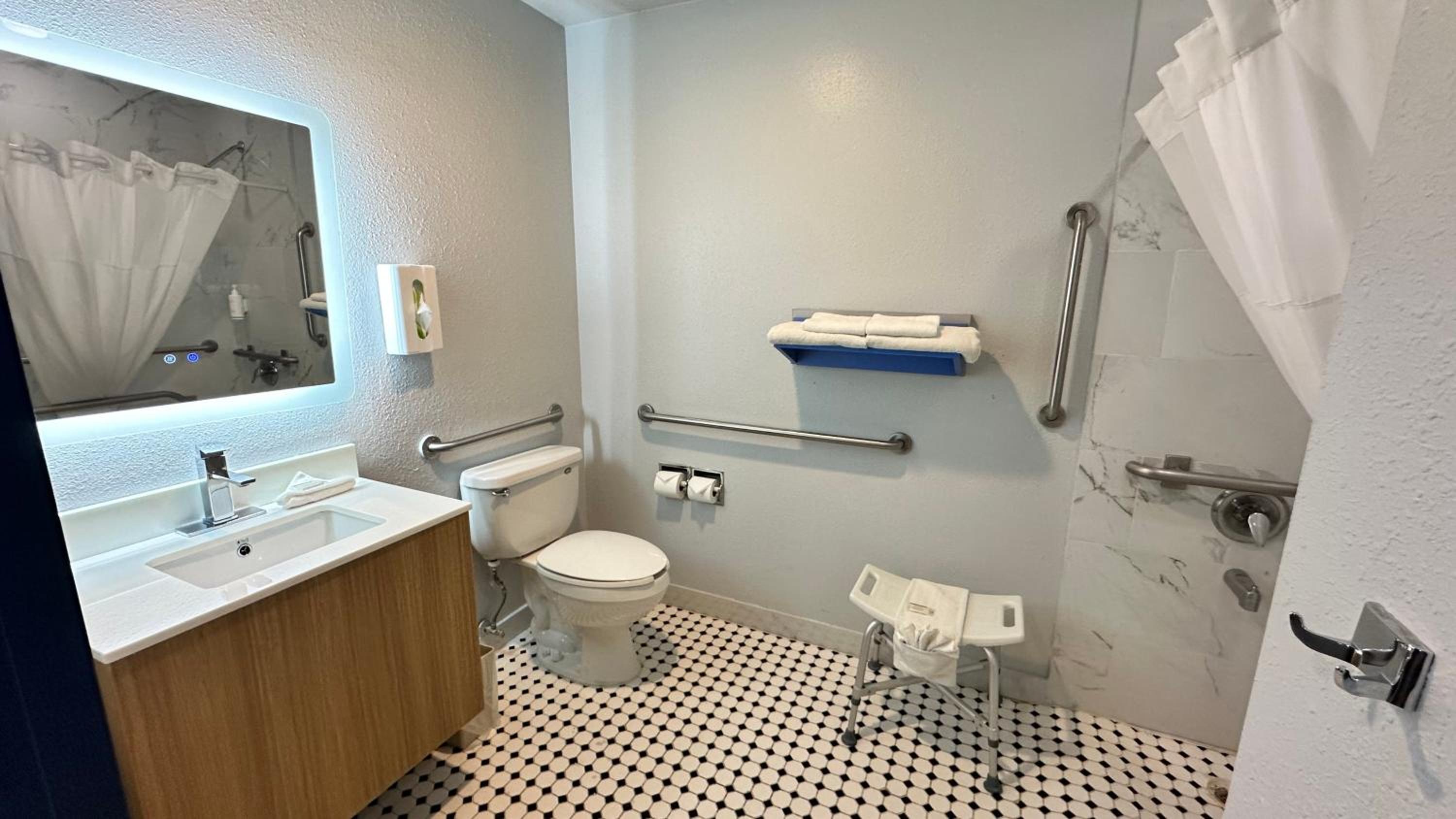 Gallup Vacations - Microtel Inn  Suites by Wyndham Gallup - PET FRIENDLY - Property Image 10