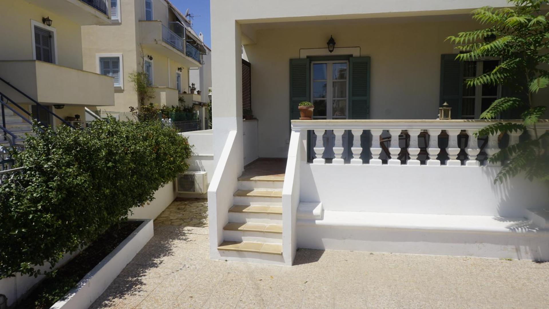 Estiades summer house