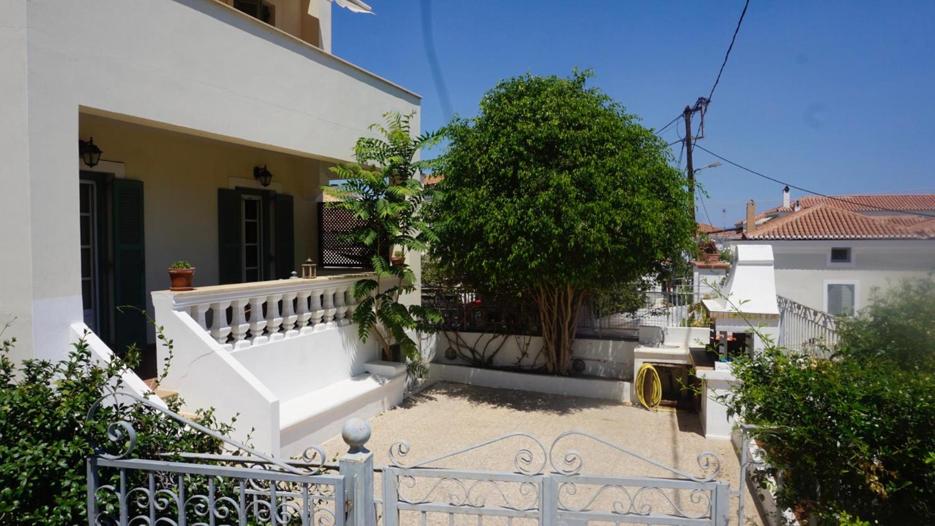 Estiades summer house