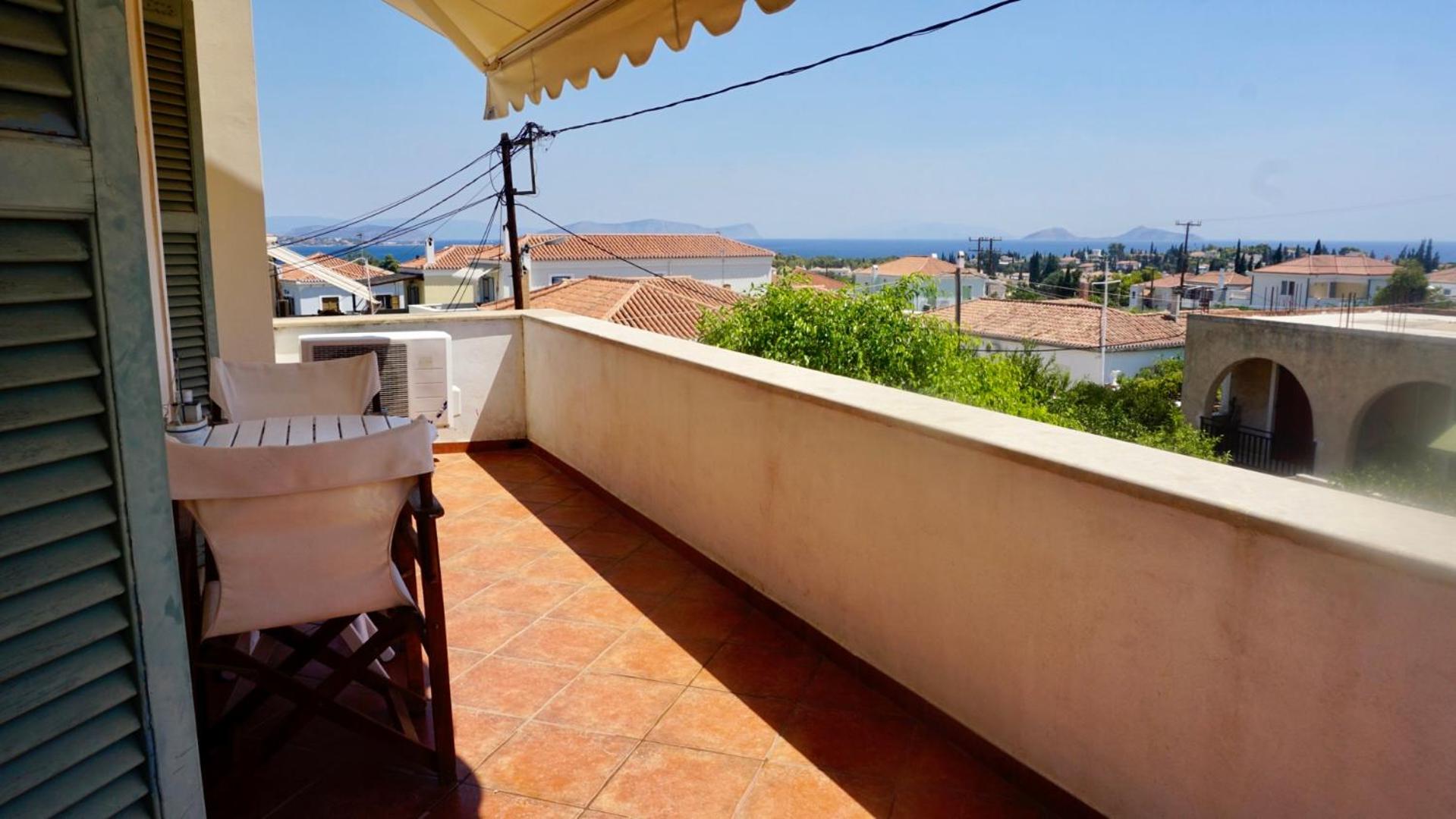 Estiades summer house