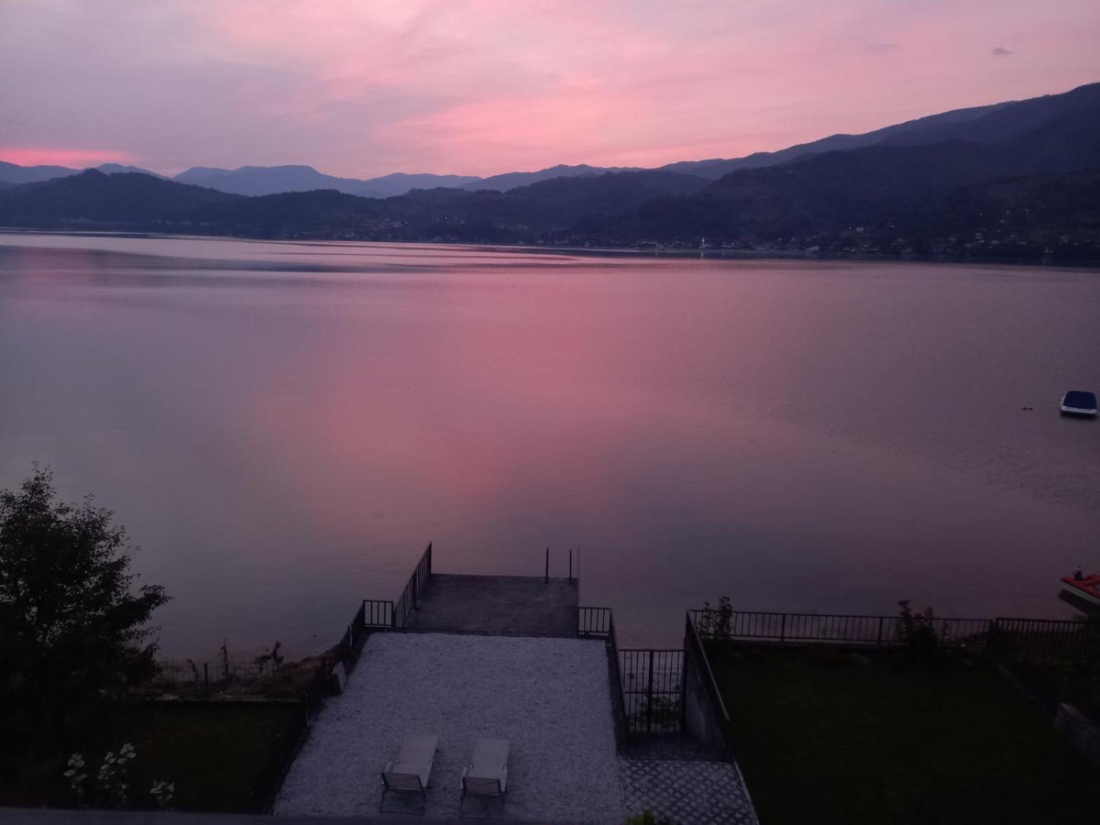 Villa Lake