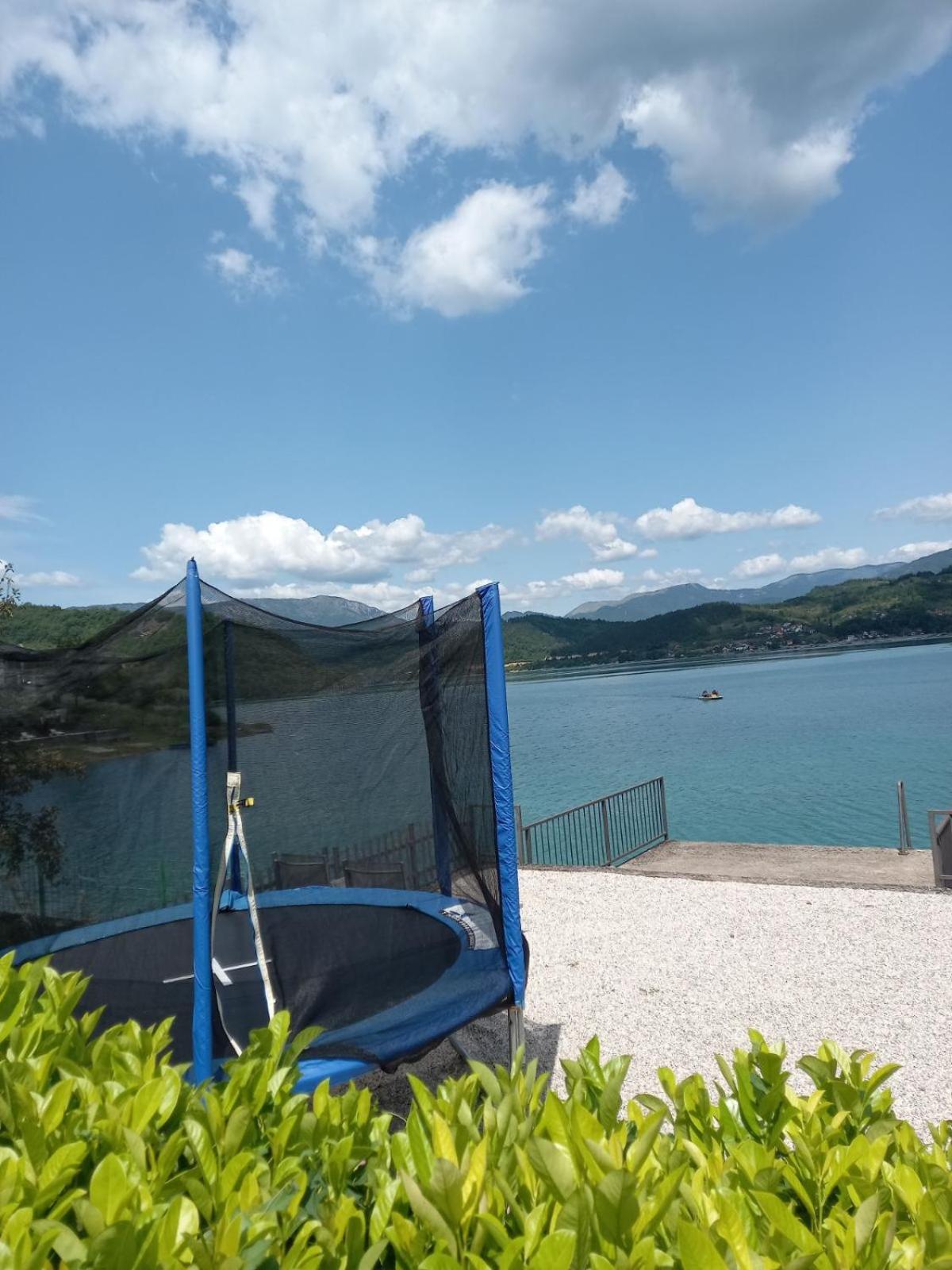 Villa Lake