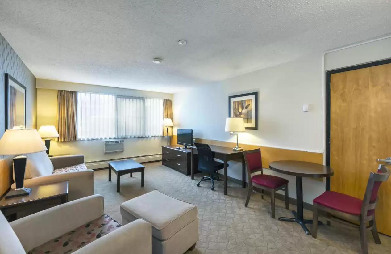 Quesnel Vacations - Prestige Riverside Lodge Quesnel - Property Image 4