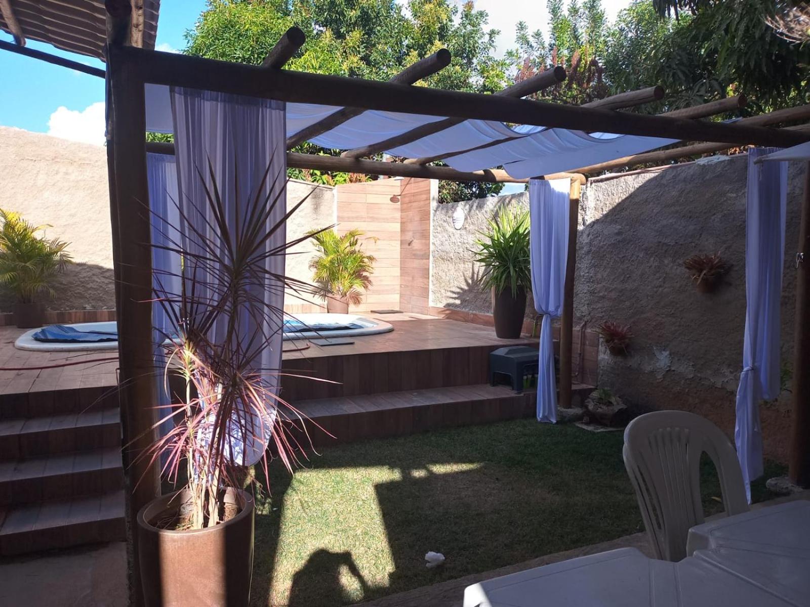 Casa com piscina com hidro