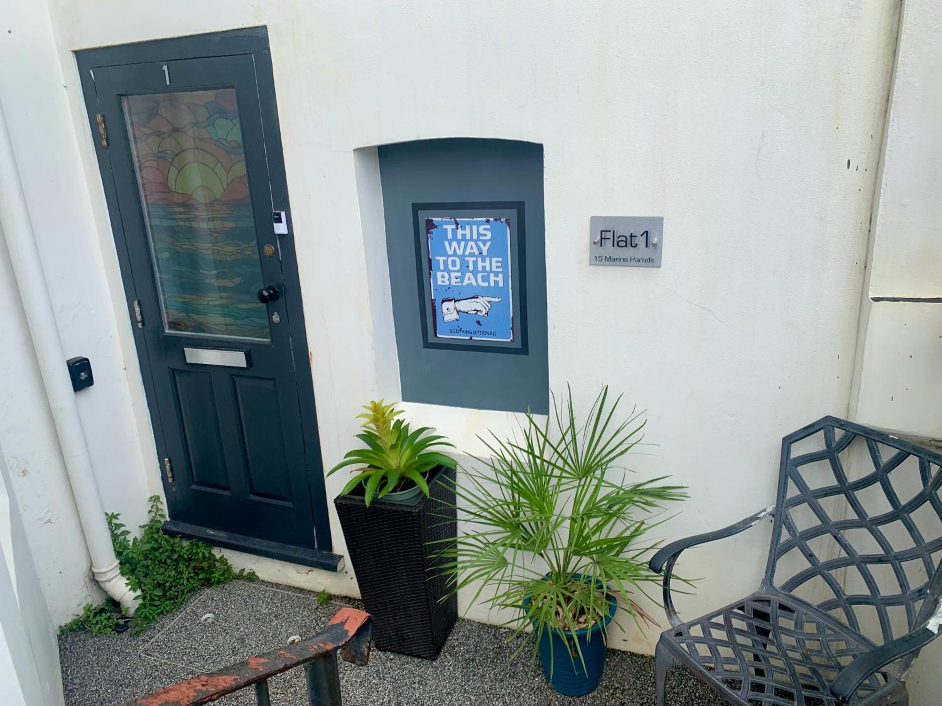 Vibrant beachfront Folkestone getaway
