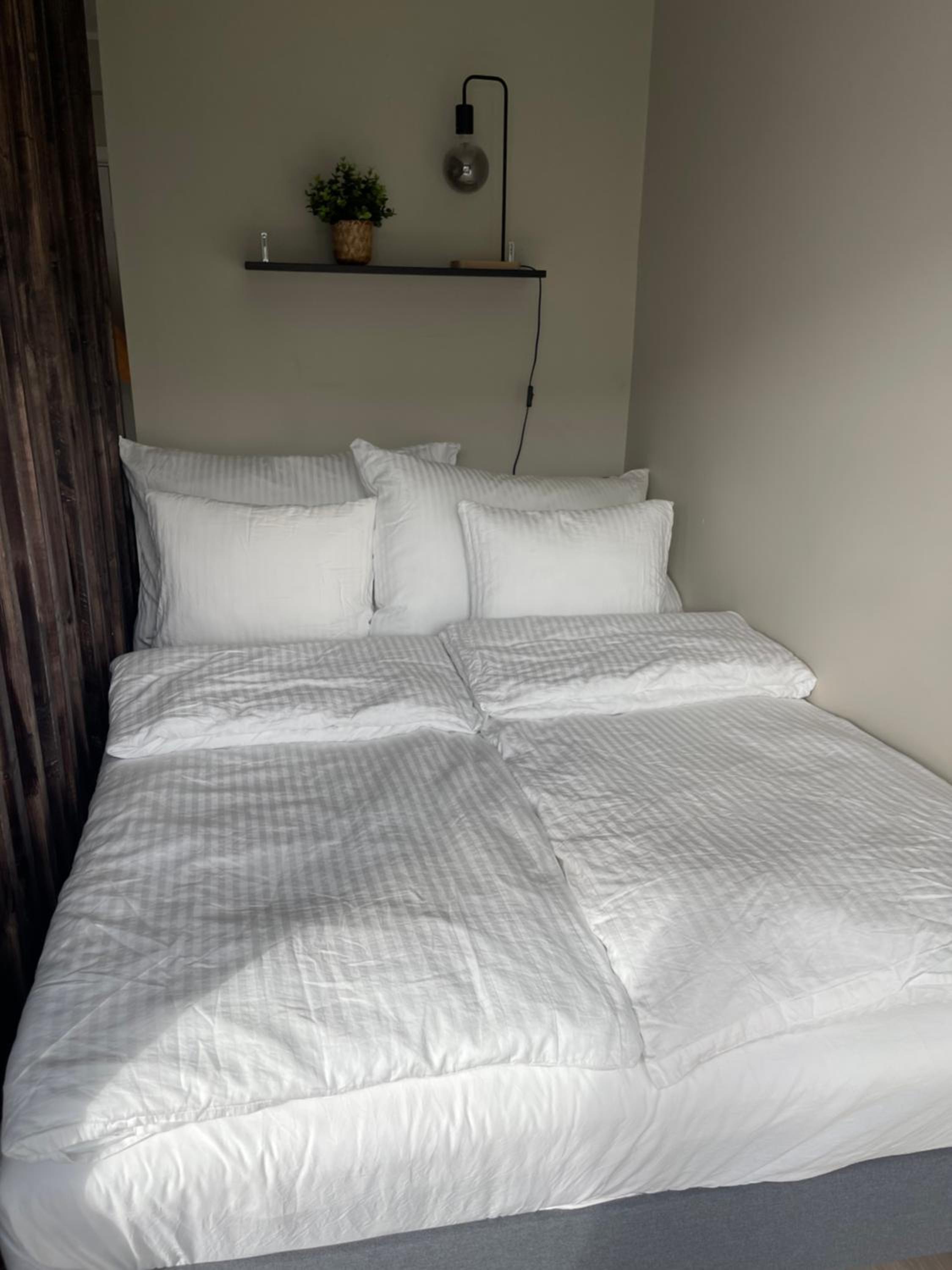 Modern apartment ONLY 5 minutes from City Centre view 4