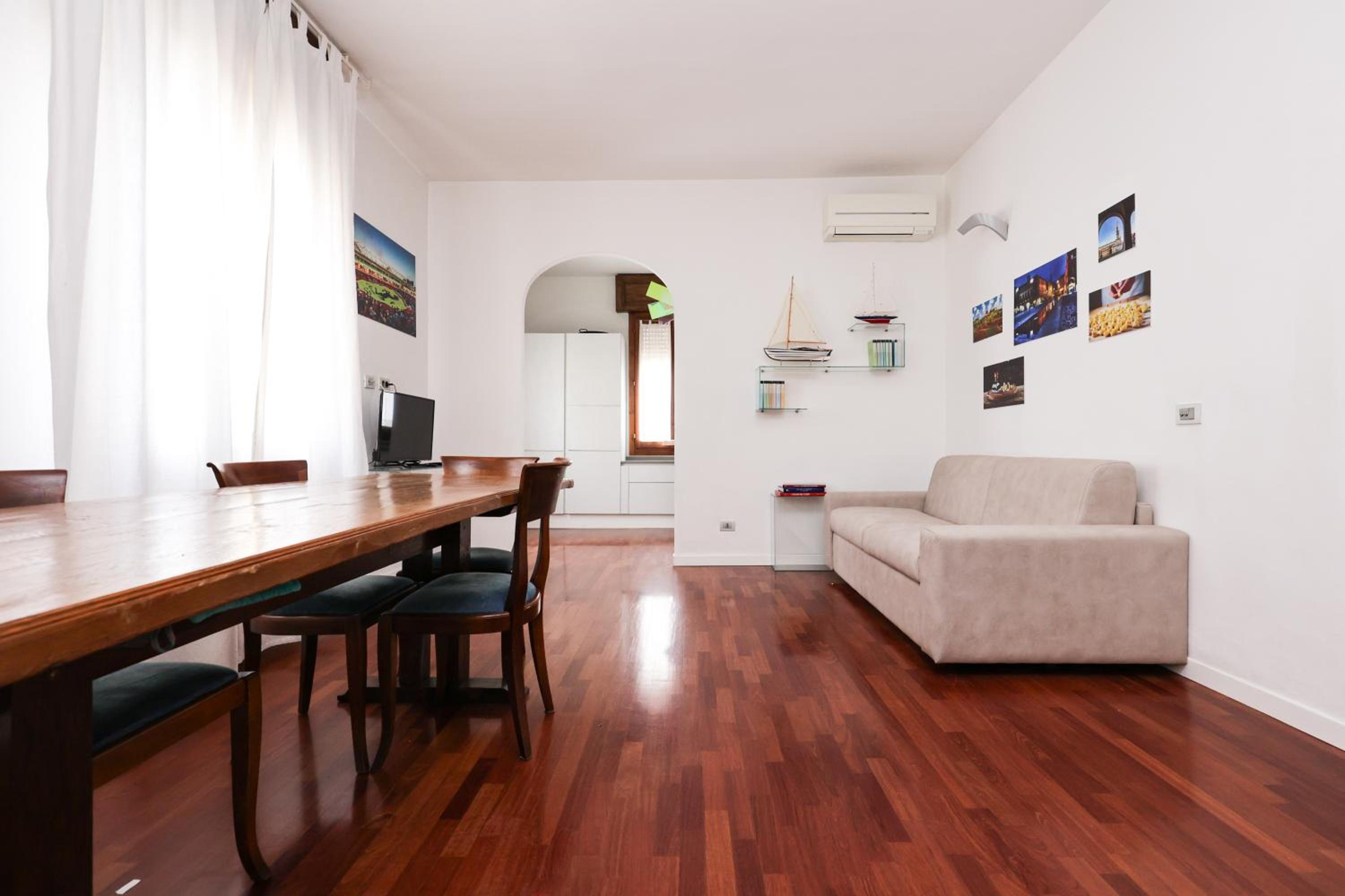 Modena Visit Apartment view 3
