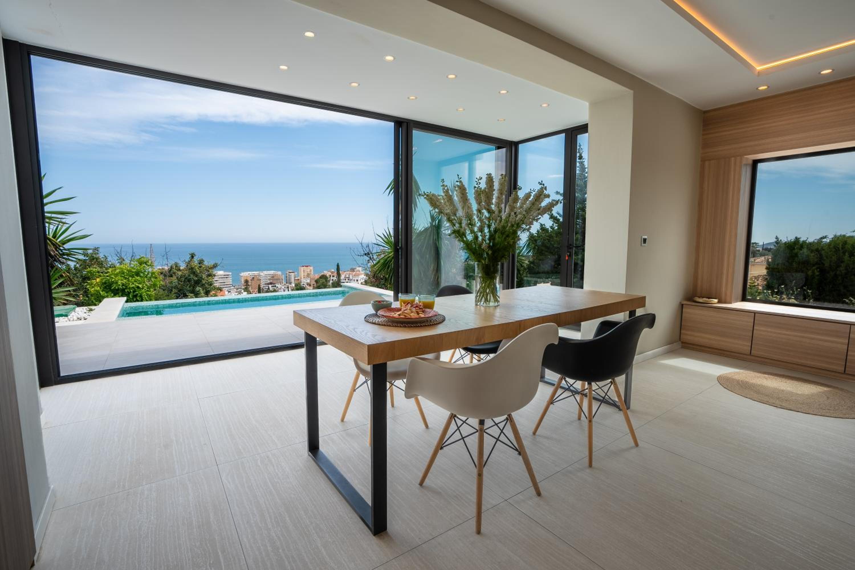 Villa Amistad in Fuengirola with private pool and sea views