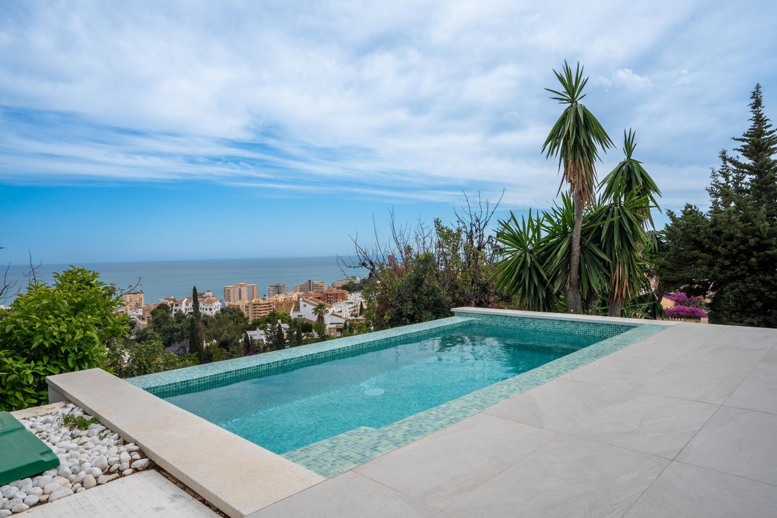 Villa Amistad in Fuengirola with private pool and sea views