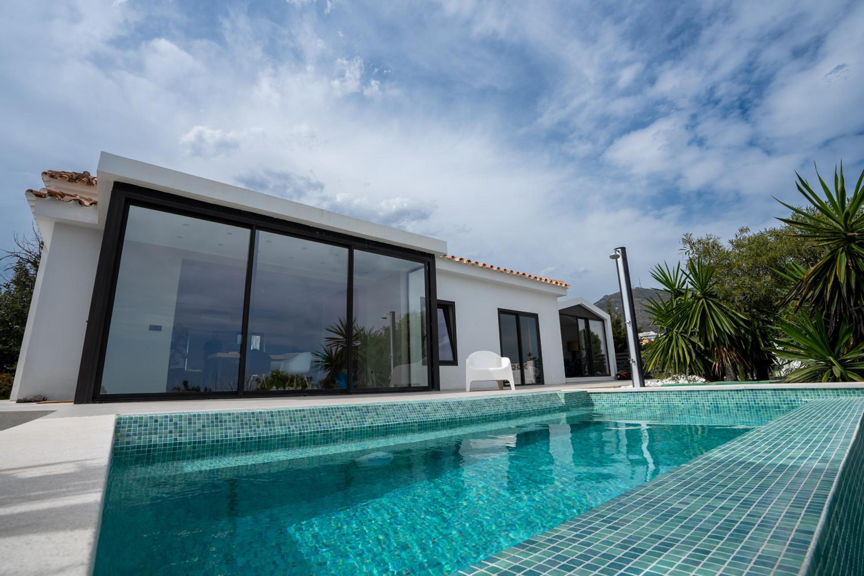 Villa Amistad in Fuengirola with private pool and sea views