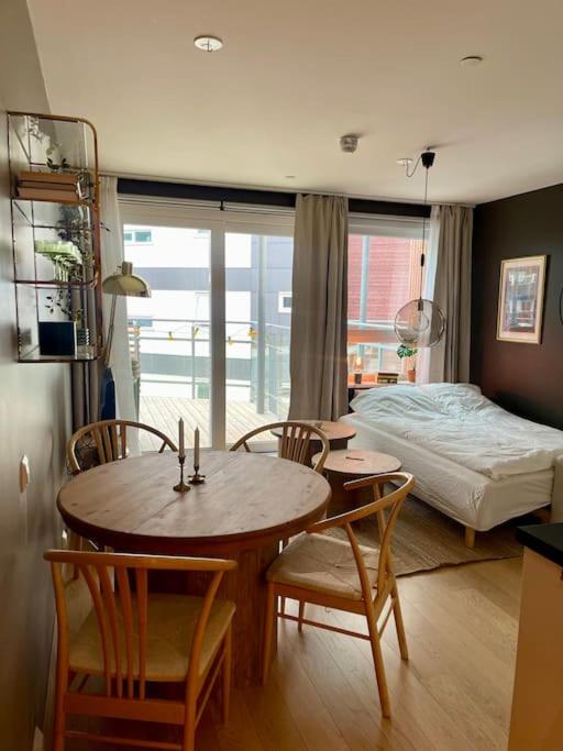 Nordisk moderne leilighet med parkering
