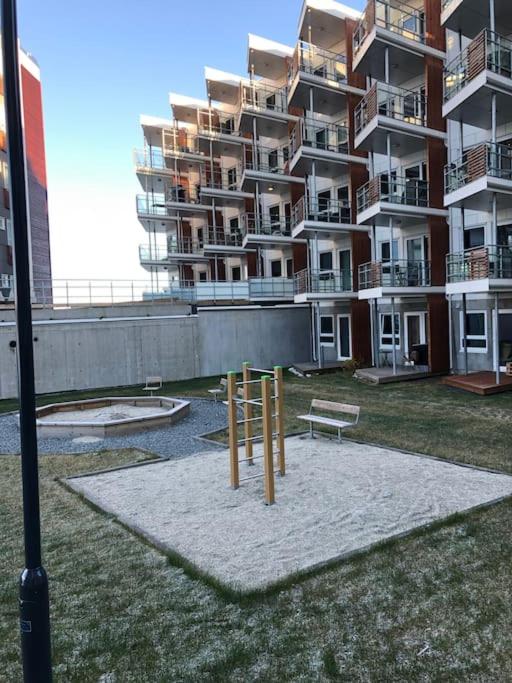 Nordisk moderne leilighet med parkering