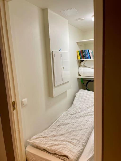 Nordisk moderne leilighet med parkering