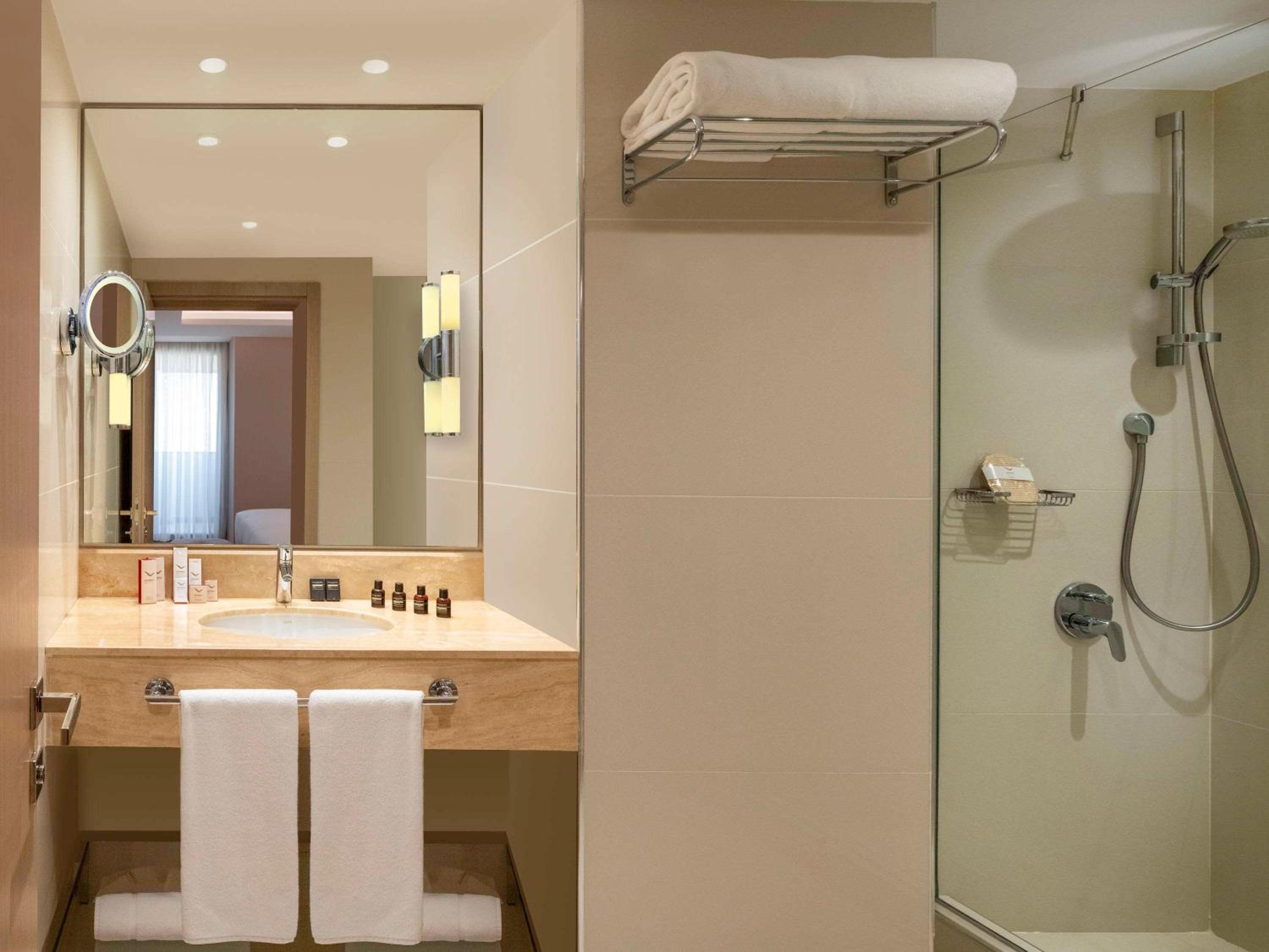 Mövenpick Hotel Istanbul Bosphorus - Image 17