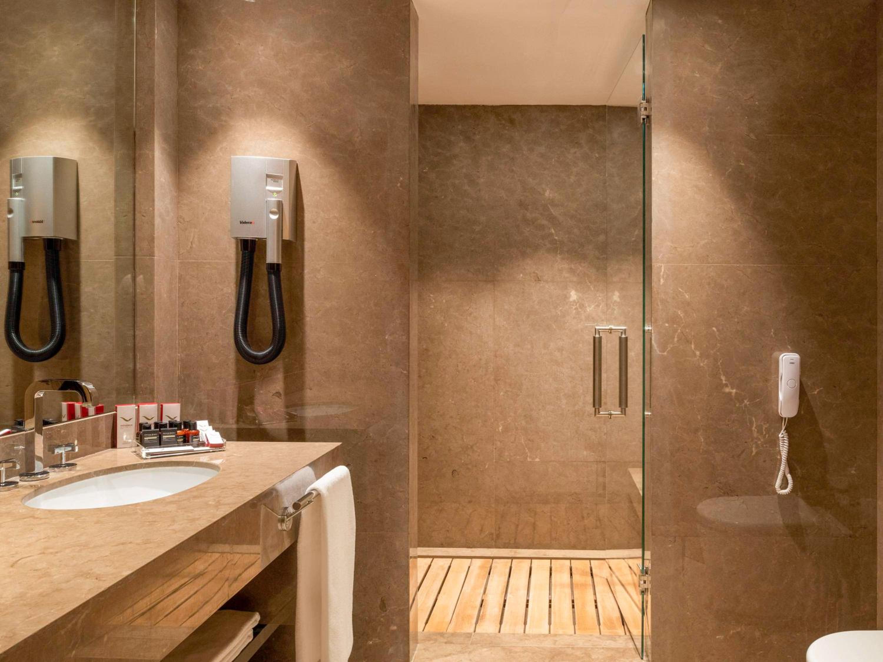 Mövenpick Hotel Istanbul Bosphorus - Image 26
