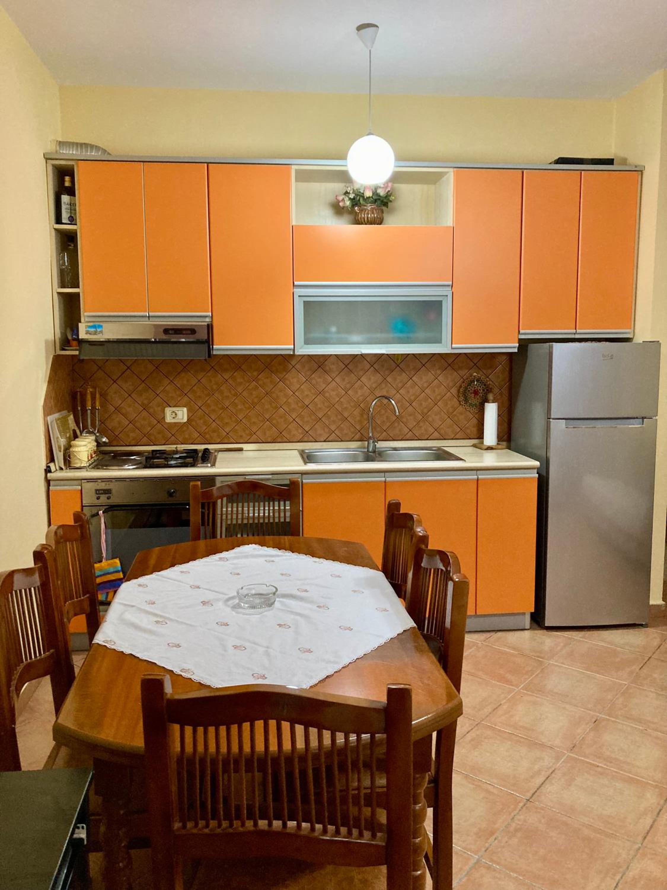 Comfy One-bedroom Flat in Golem, 1BR, 2 Sofas