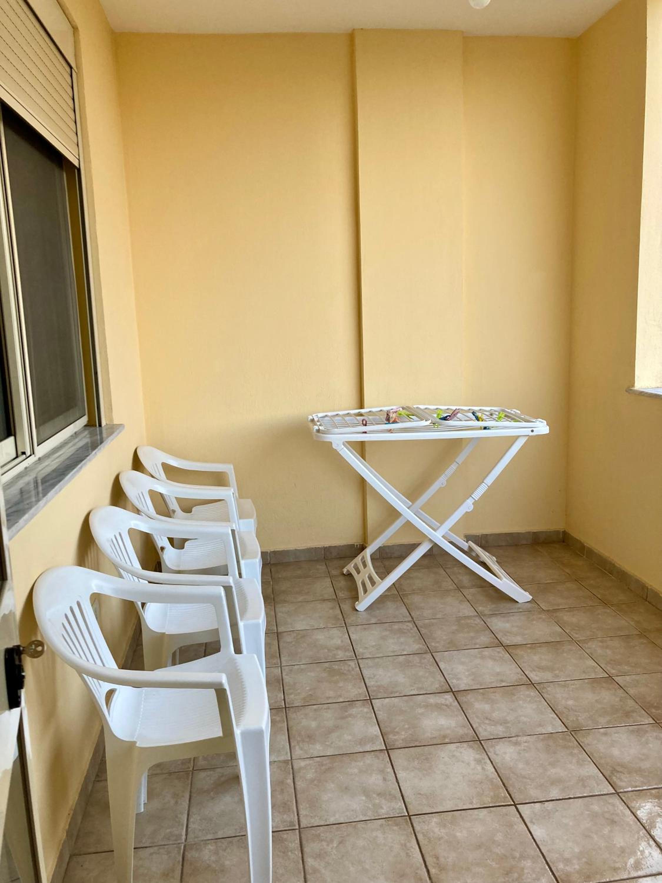 Comfy One-bedroom Flat in Golem, 1BR, 2 Sofas