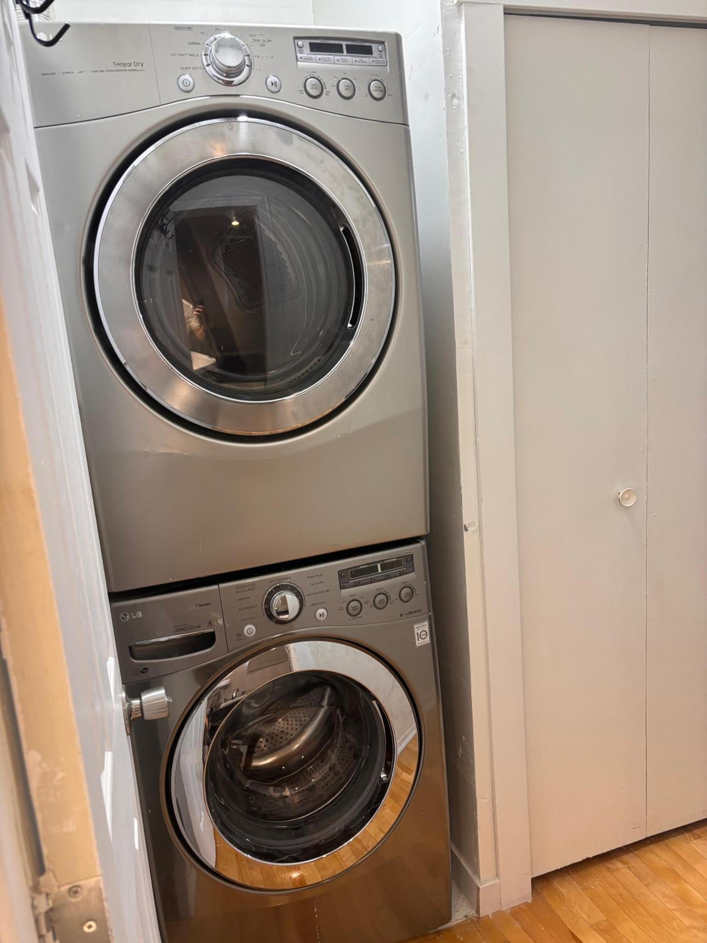 Spacious Group Home Combo, Sleeps 20- Free Parking